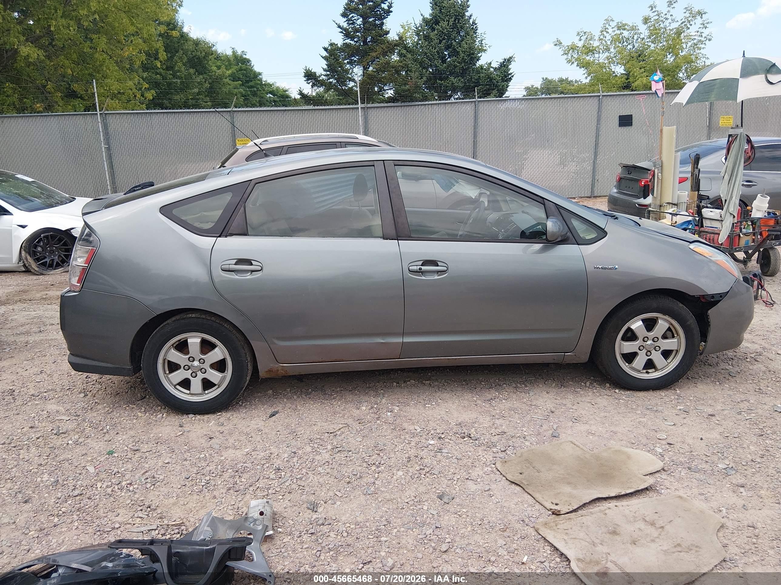 2005 Toyota Prius   Gray vin: JTDKB20U553043370