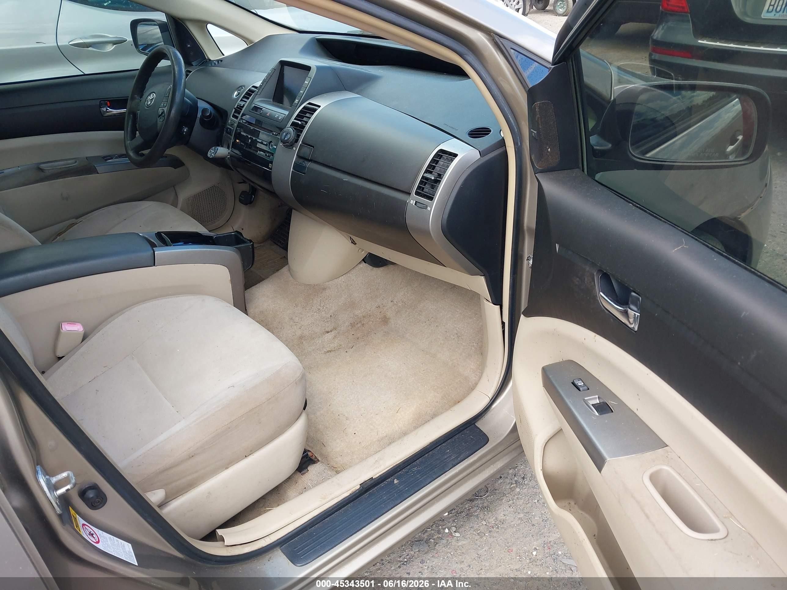 2005 Toyota Prius Beige vin: JTDKB20U553048052