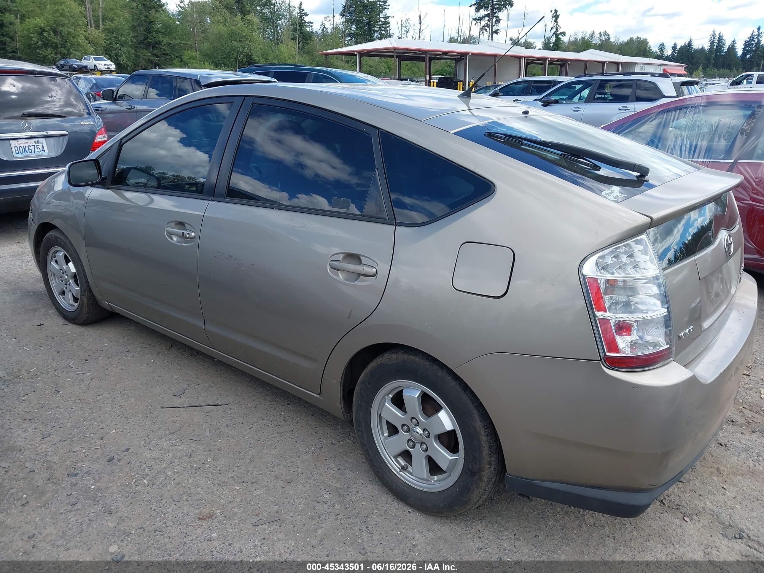 2005 Toyota Prius Beige vin: JTDKB20U553048052