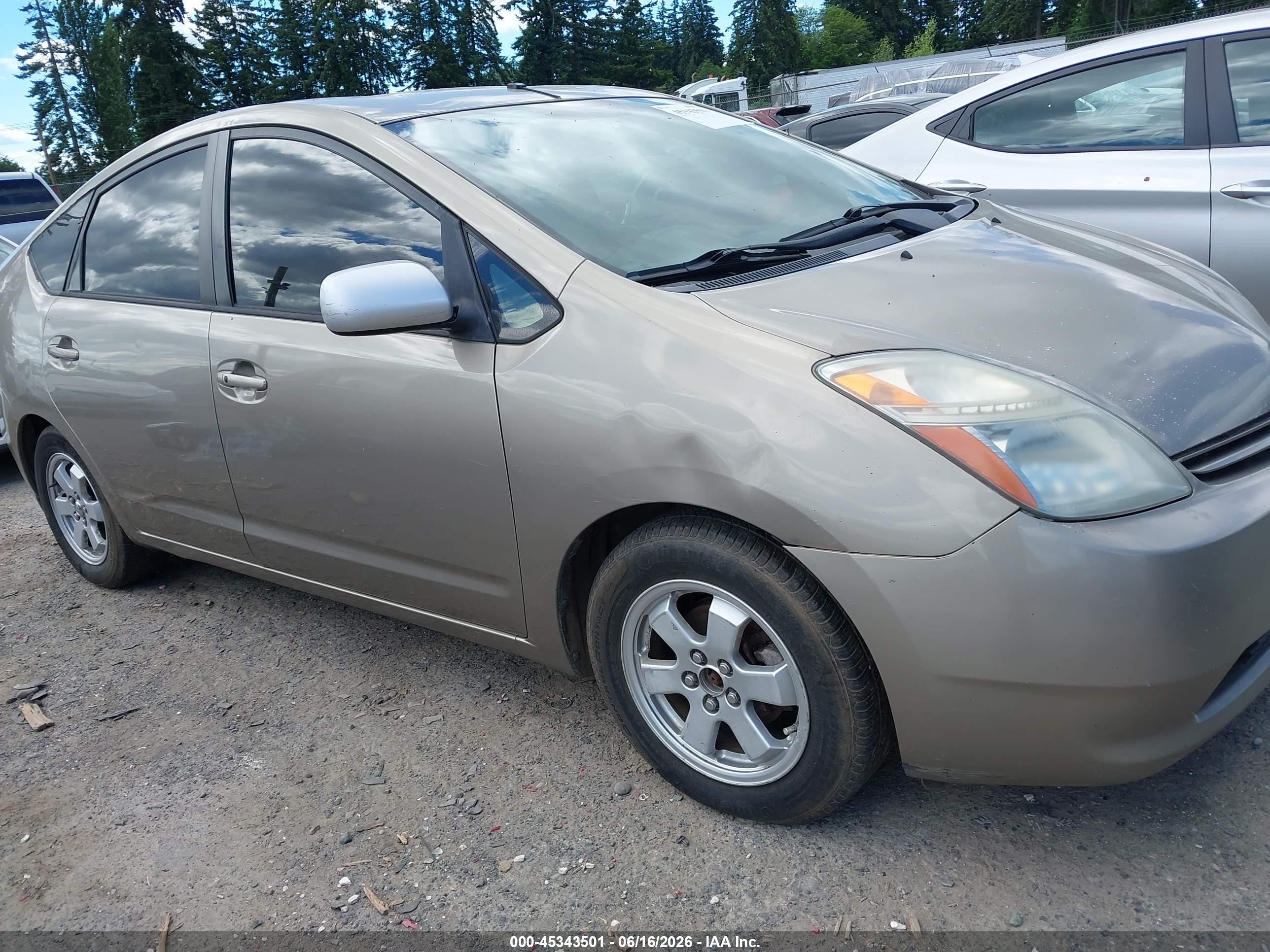 2005 Toyota Prius Beige vin: JTDKB20U553048052