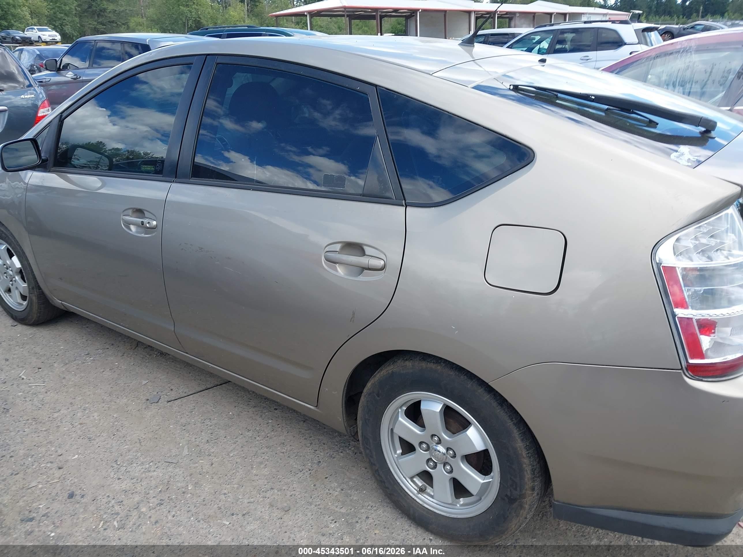 2005 Toyota Prius Beige vin: JTDKB20U553048052
