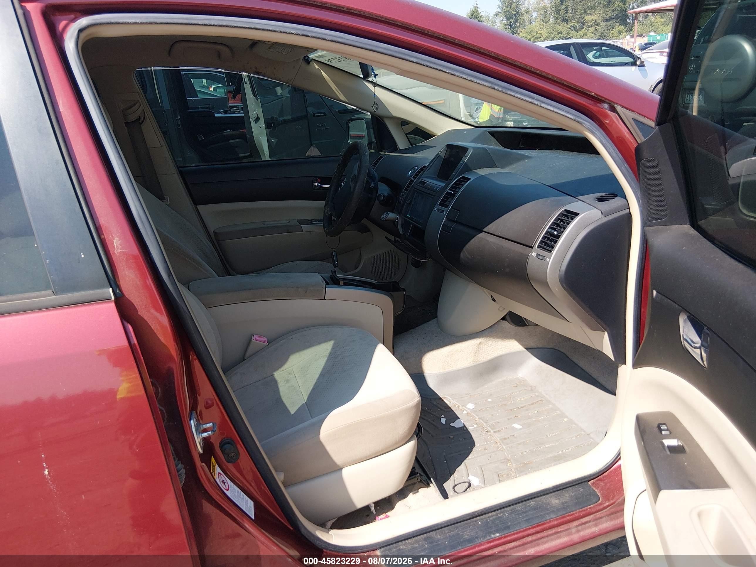 2005 Toyota Prius   Red vin: JTDKB20U553083609