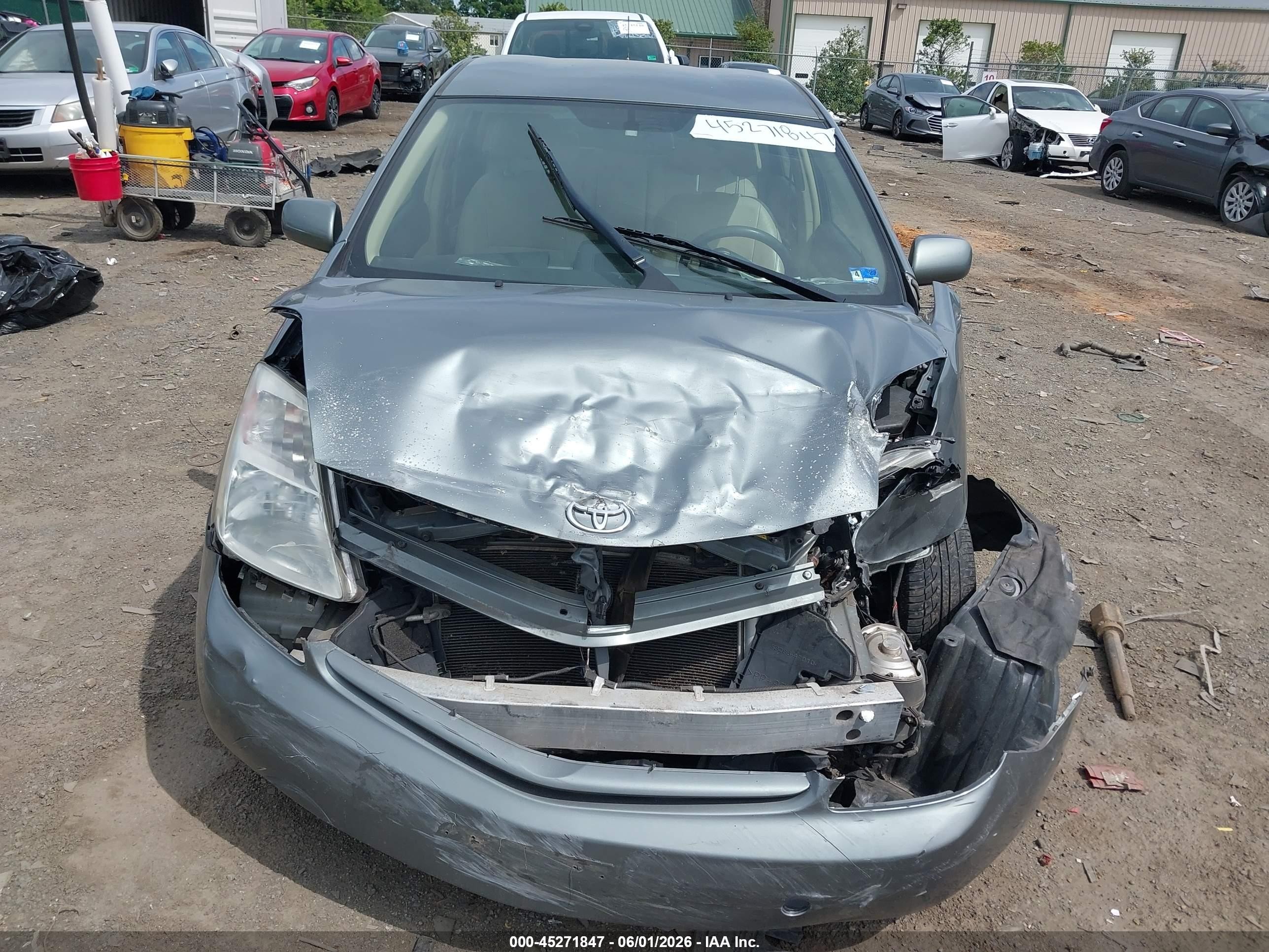 2005 Toyota Prius   Gray vin: JTDKB20U553086252