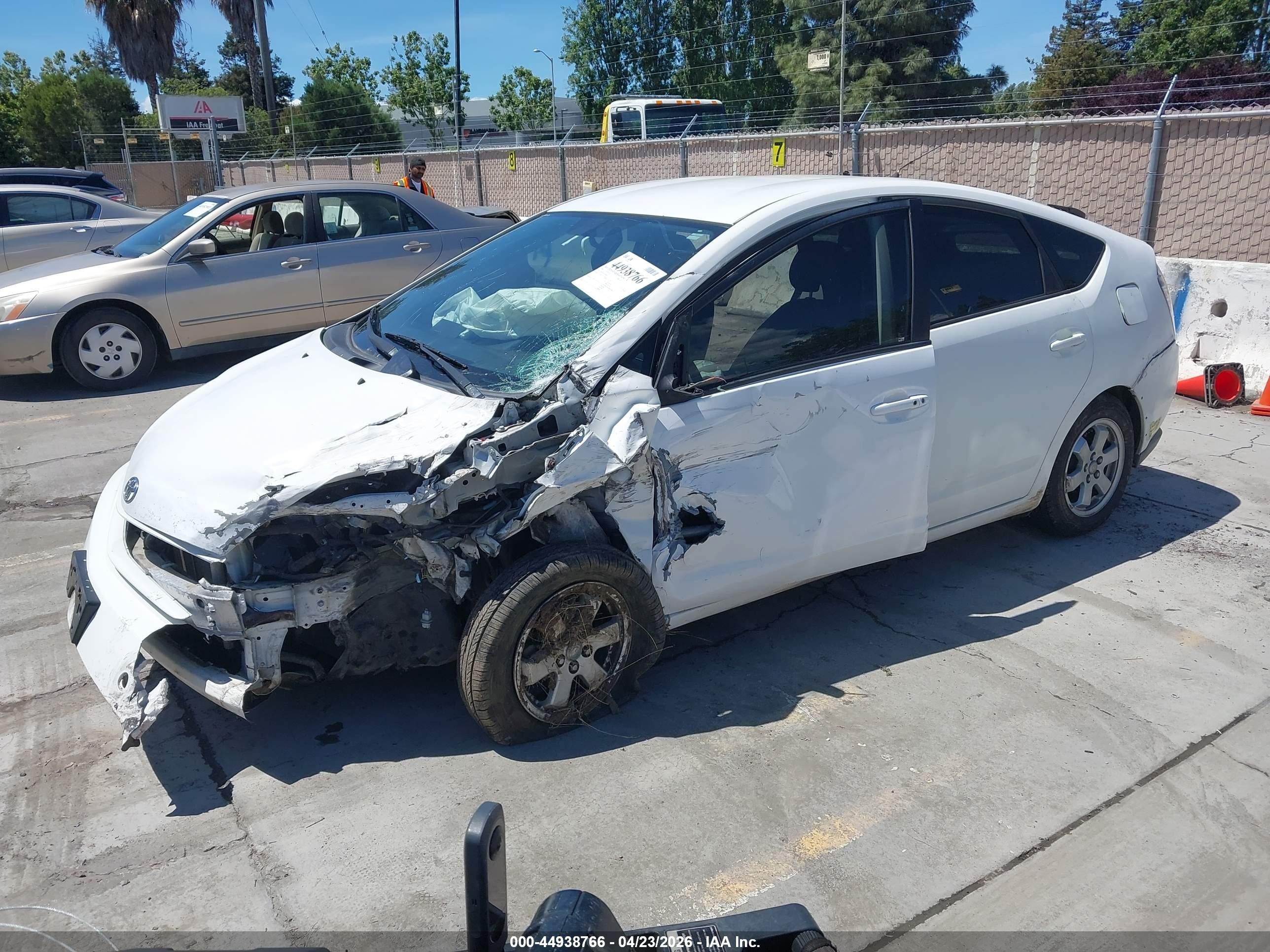 2005 Toyota Prius   Белый vin: JTDKB20U553096568