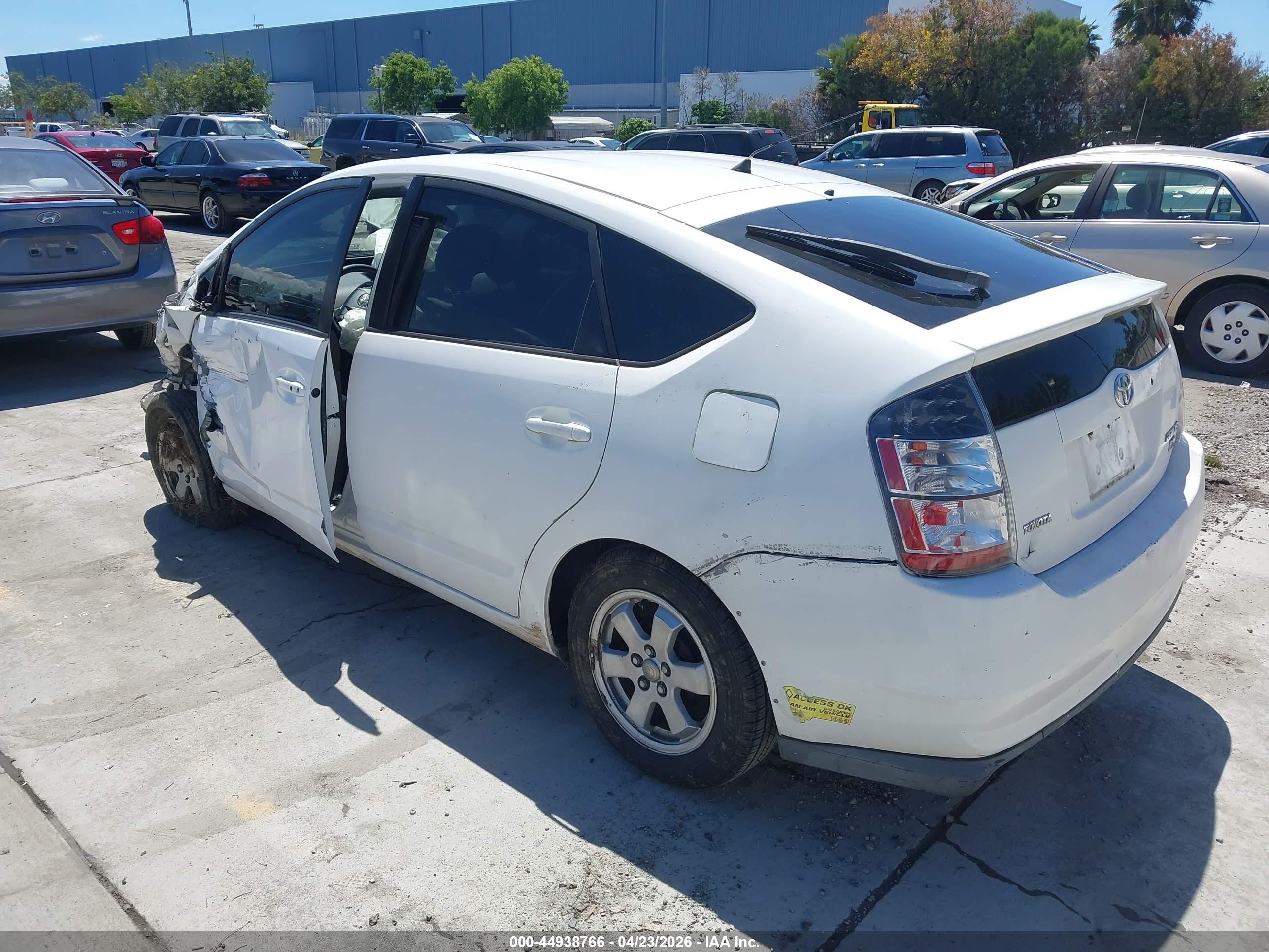 2005 Toyota Prius   Белый vin: JTDKB20U553096568