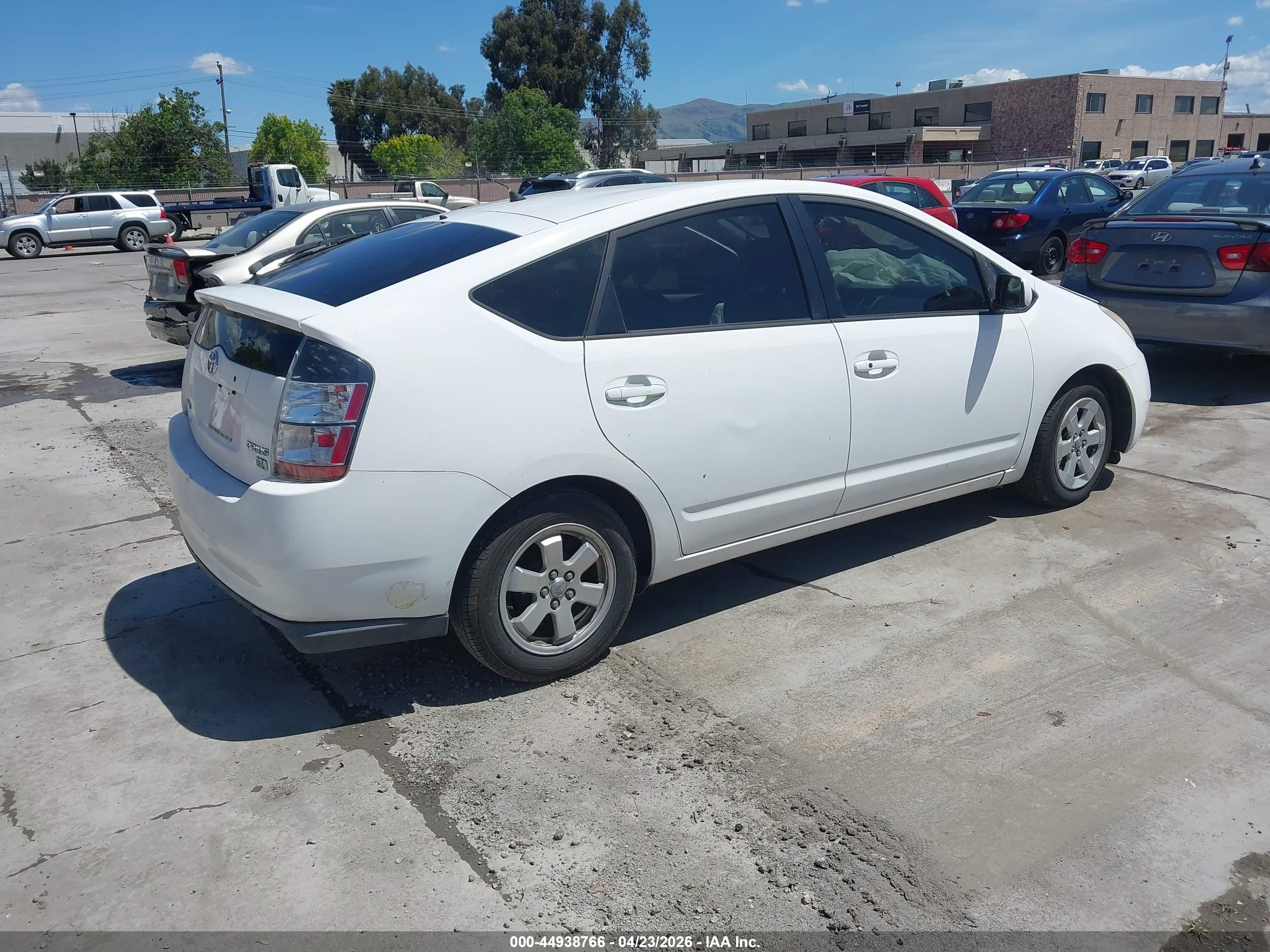 2005 Toyota Prius   Белый vin: JTDKB20U553096568