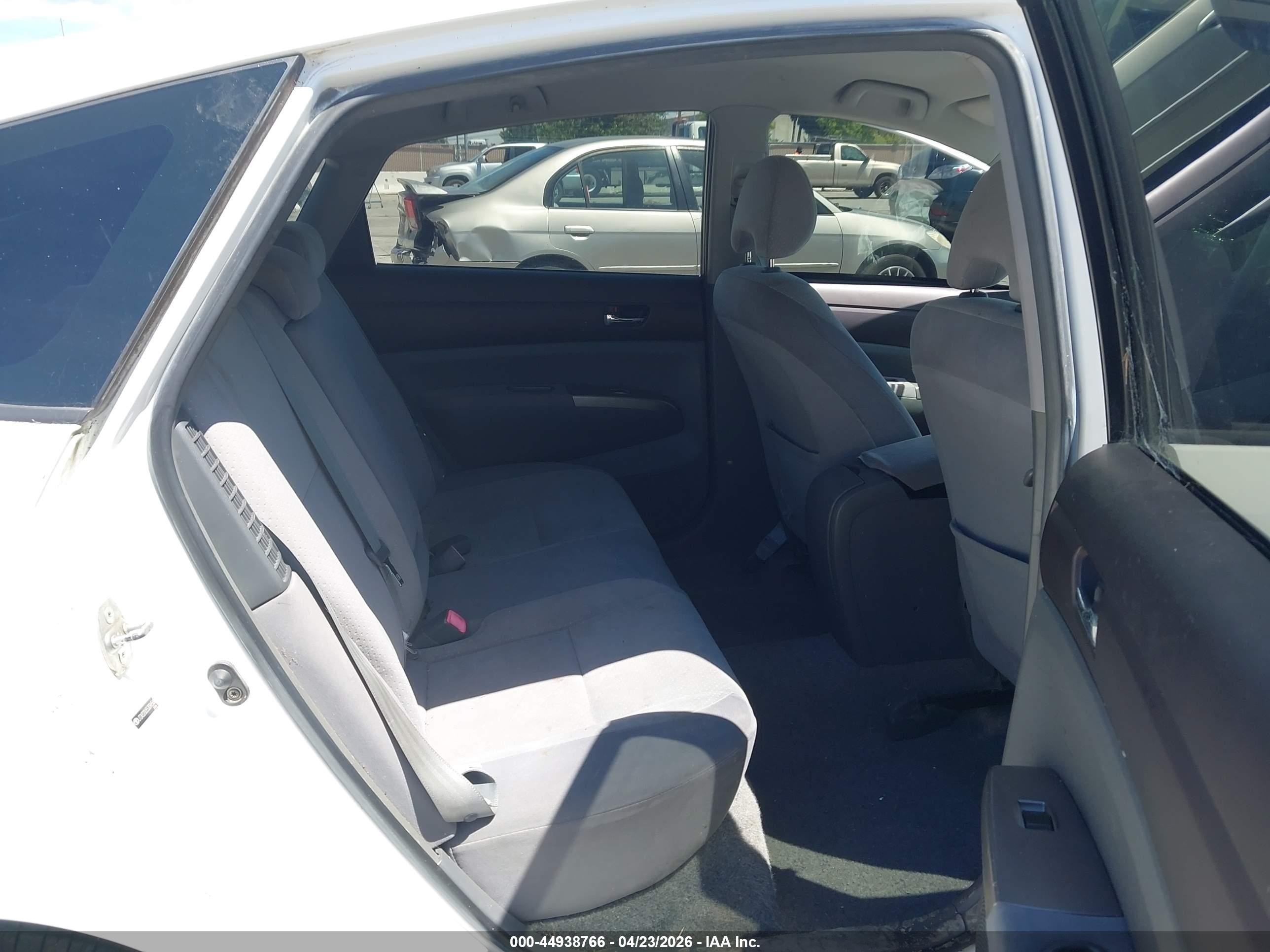 2005 Toyota Prius   Белый vin: JTDKB20U553096568
