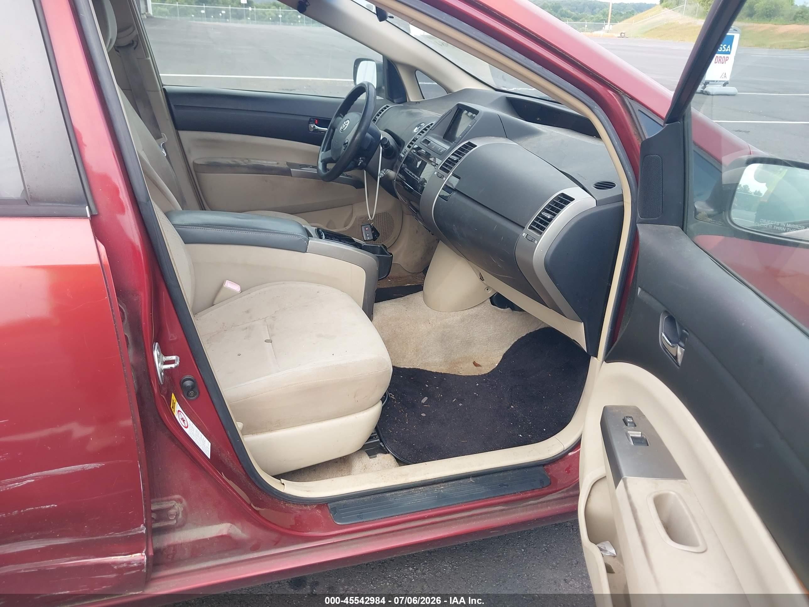2005 Toyota Prius   Red vin: JTDKB20U553103728