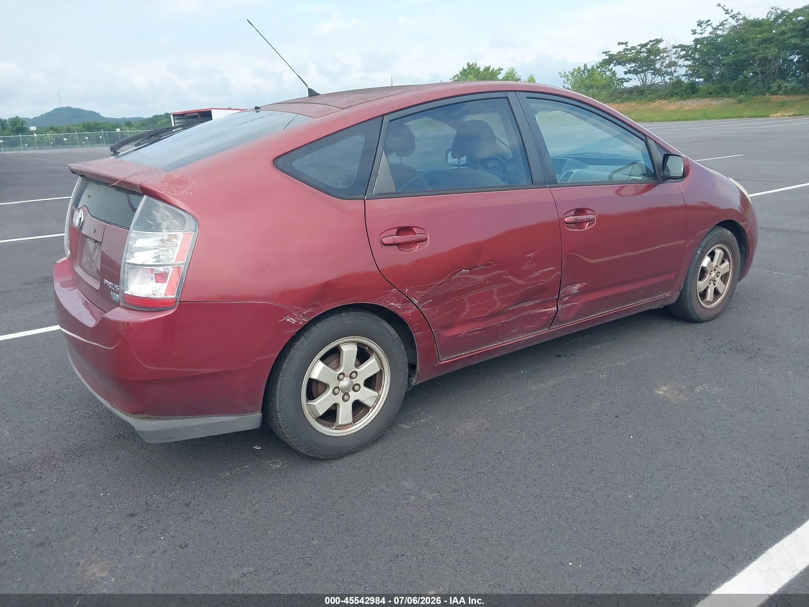 2005 Toyota Prius   Red vin: JTDKB20U553103728