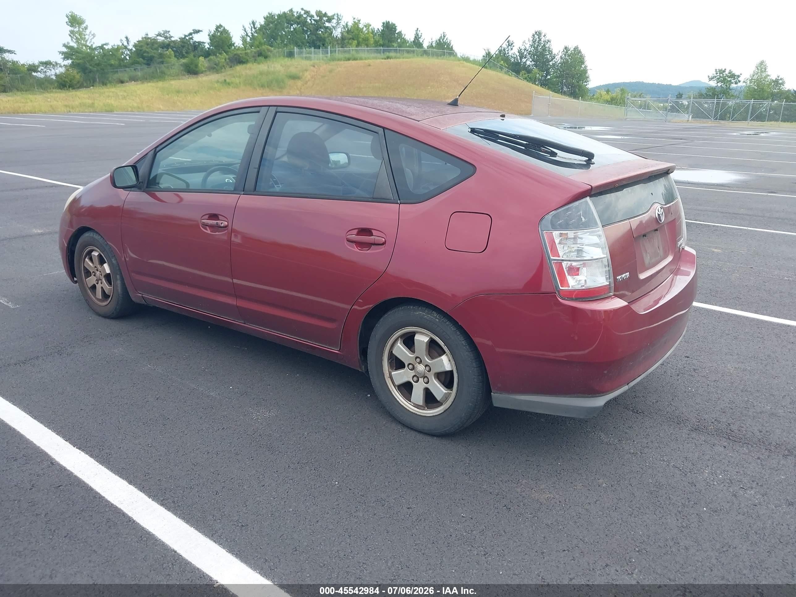2005 Toyota Prius   Red vin: JTDKB20U553103728