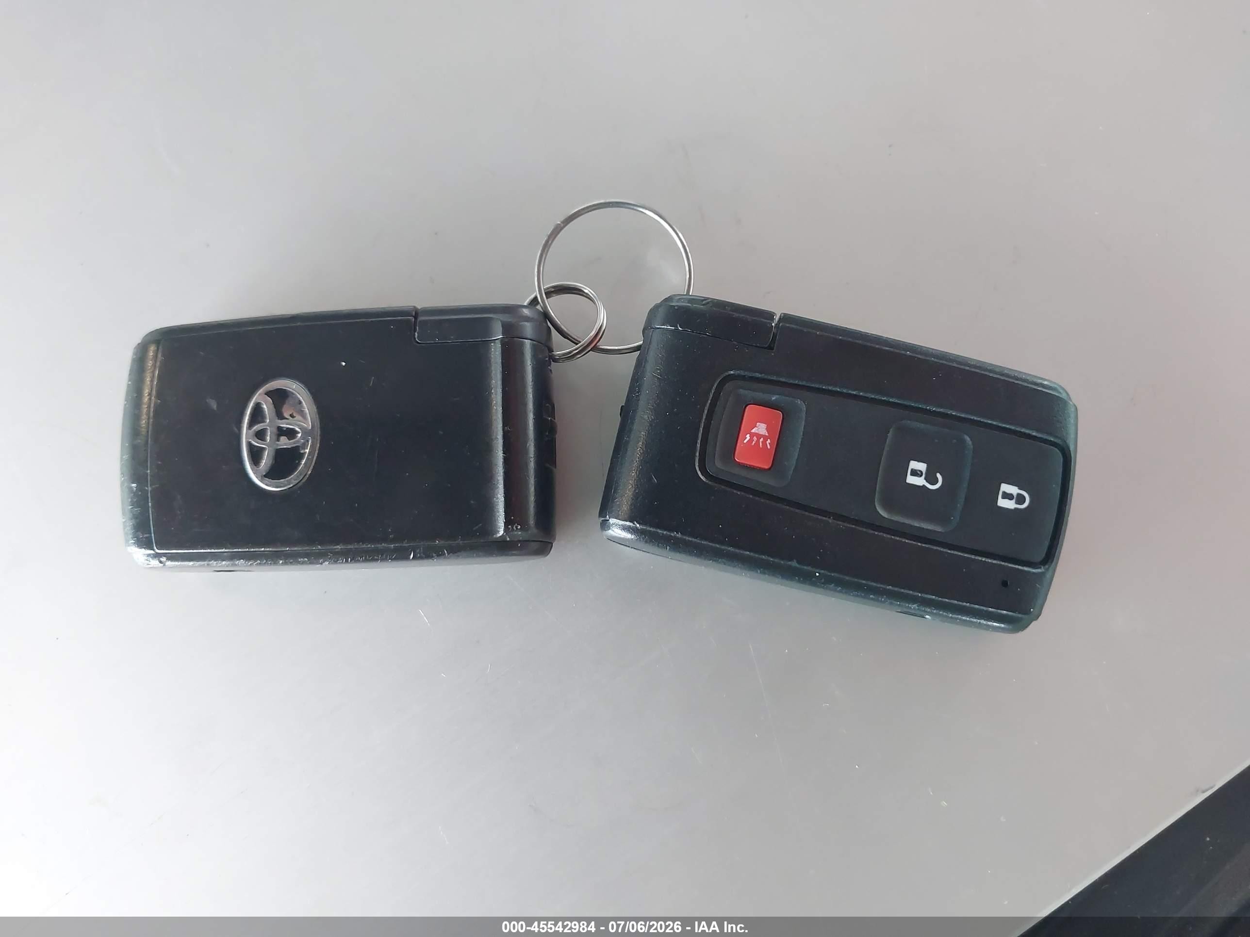 2005 Toyota Prius   Red vin: JTDKB20U553103728