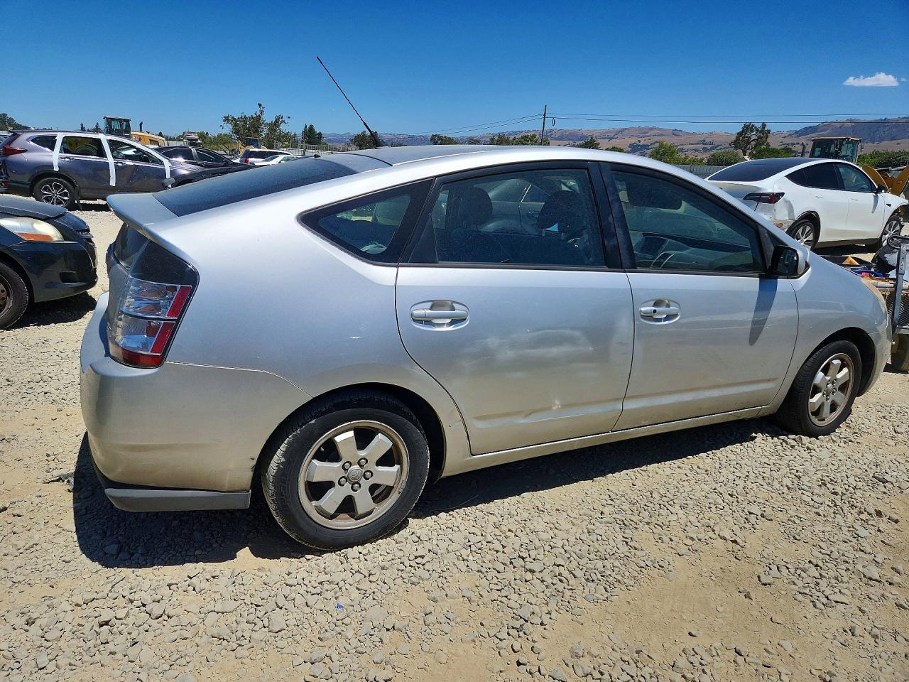 2005 Toyota Prius Base Silver vin: JTDKB20U557020986