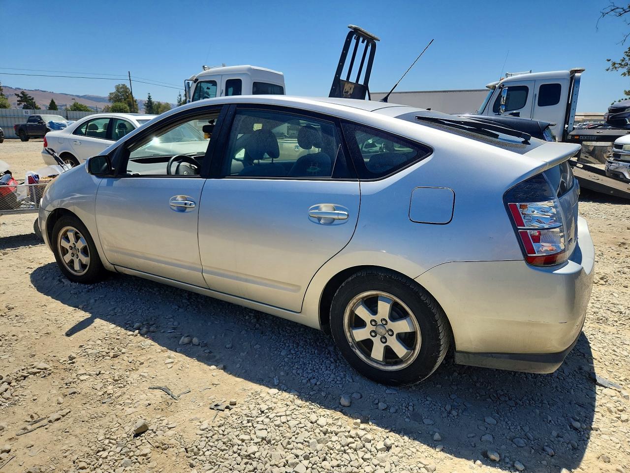 2005 Toyota Prius Base Silver vin: JTDKB20U557020986