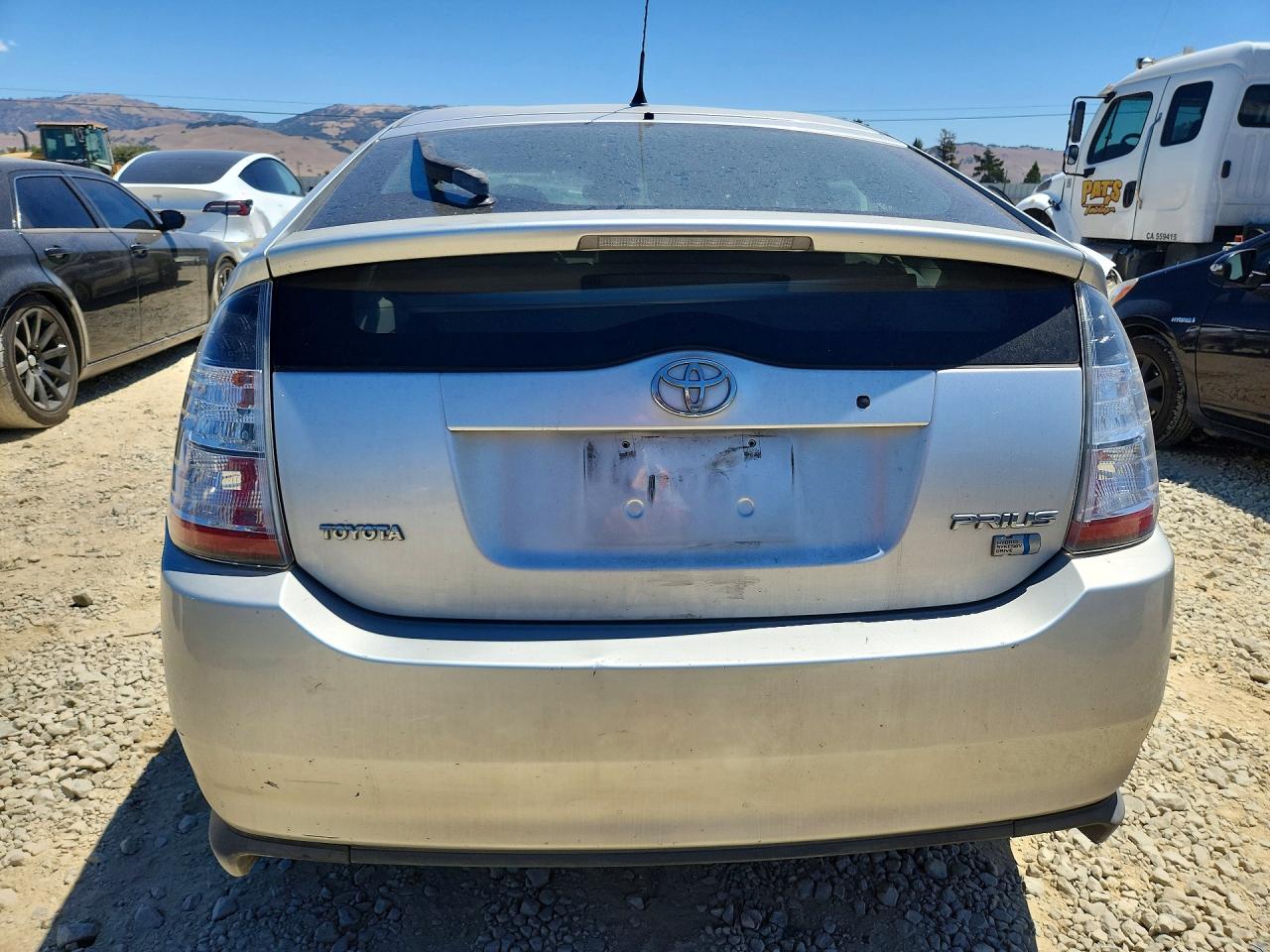 2005 Toyota Prius Base Silver vin: JTDKB20U557020986