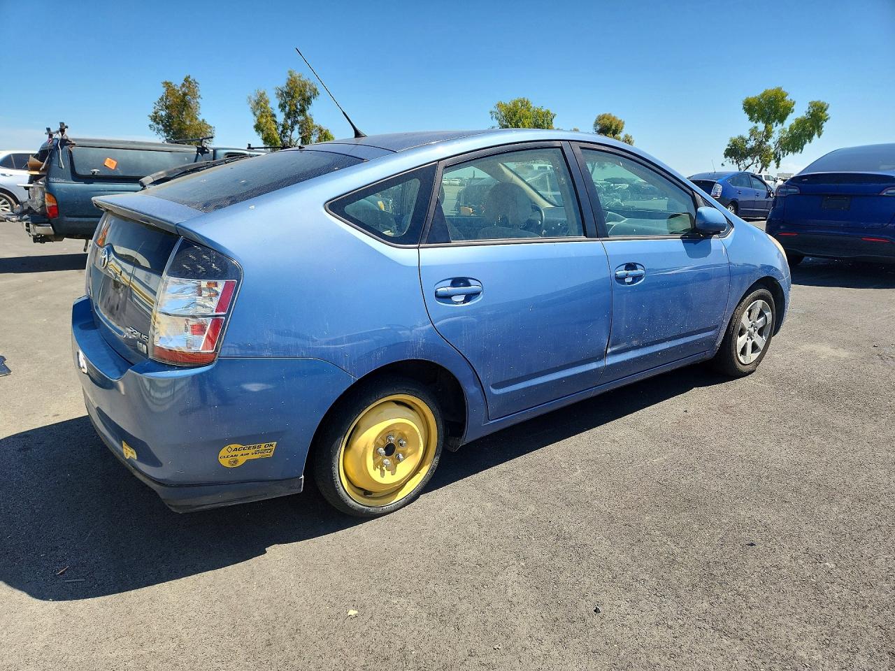 2005 Toyota Prius Base Blue vin: JTDKB20U557038162