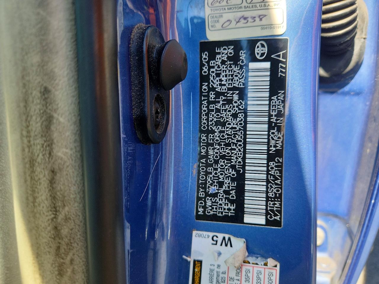 2005 Toyota Prius Base Blue vin: JTDKB20U557038162