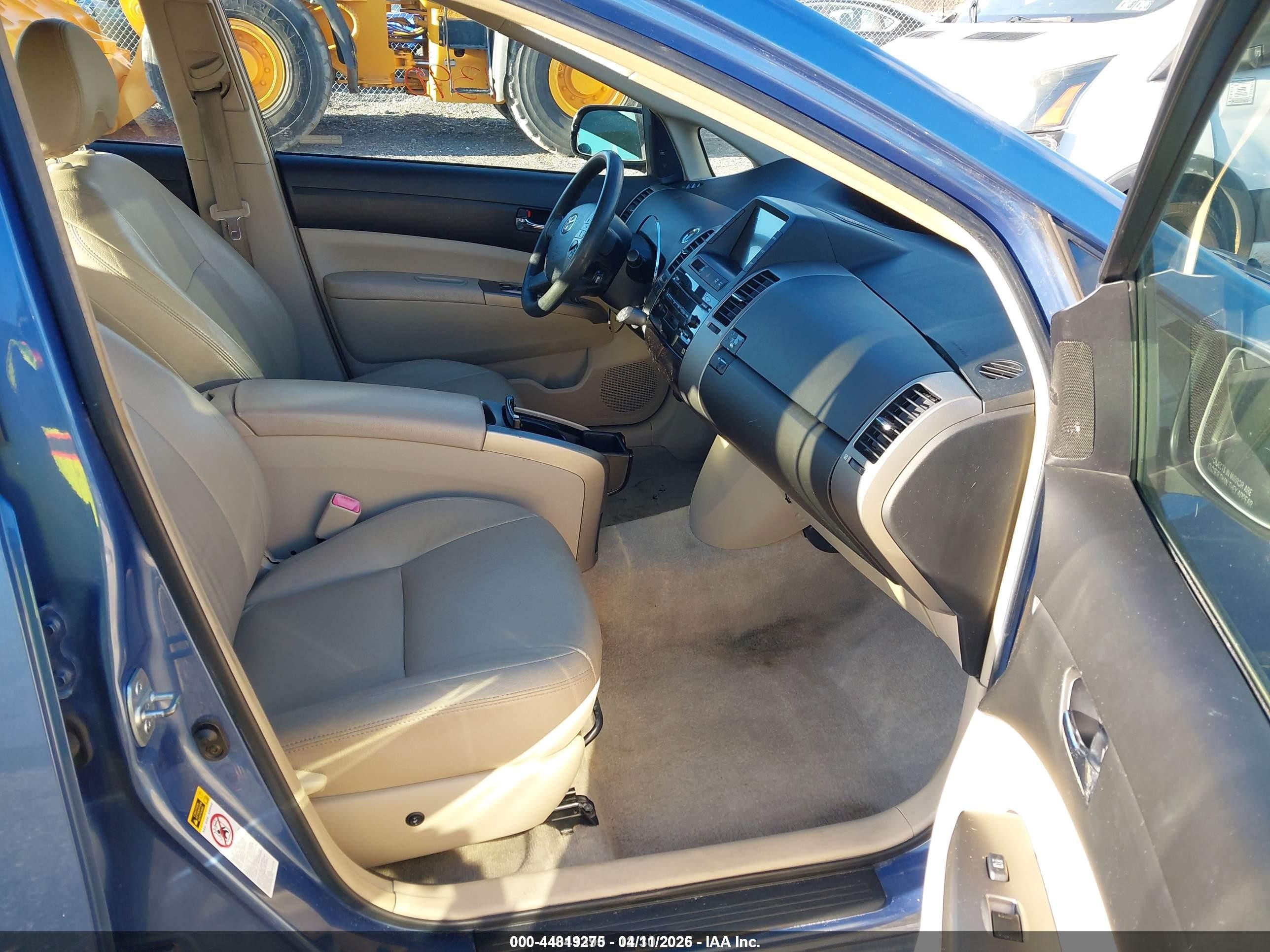 2005 Toyota Prius   Light Blue vin: JTDKB20U557048397