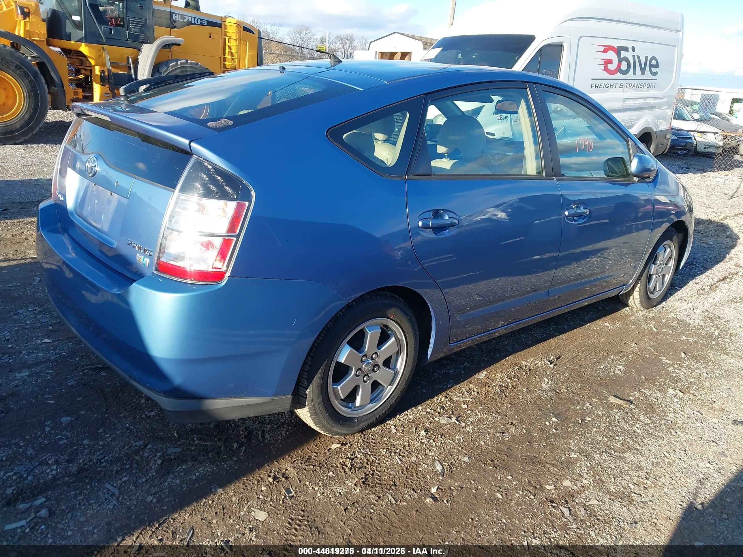 2005 Toyota Prius   Light Blue vin: JTDKB20U557048397