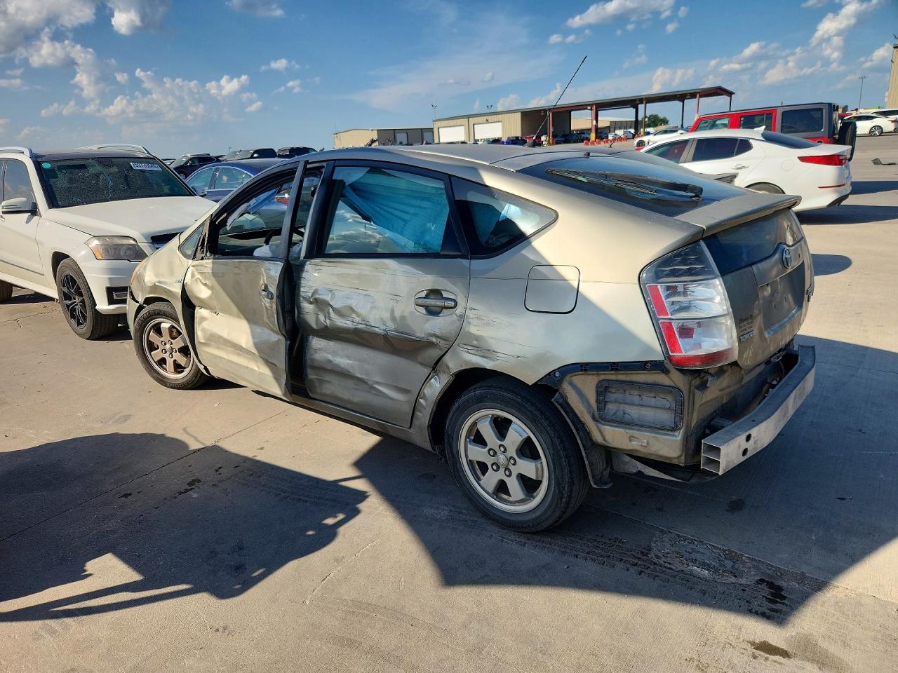 2006 Toyota Prius Base Gold vin: JTDKB20U563169214