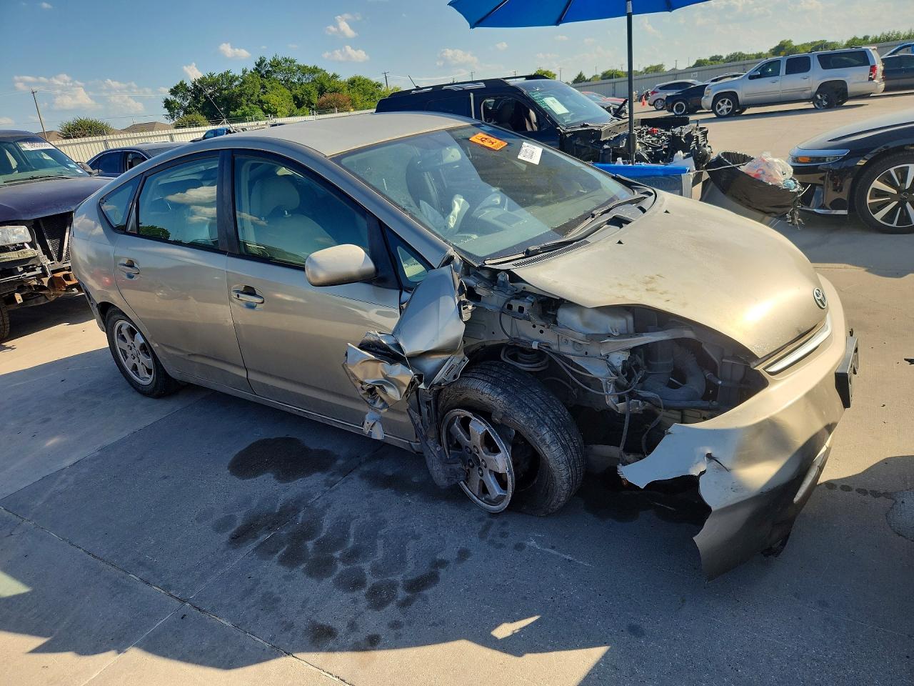 2006 Toyota Prius Base Gold vin: JTDKB20U563169214