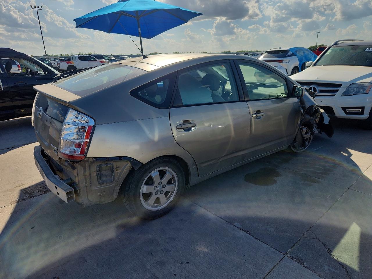 2006 Toyota Prius Base Gold vin: JTDKB20U563169214