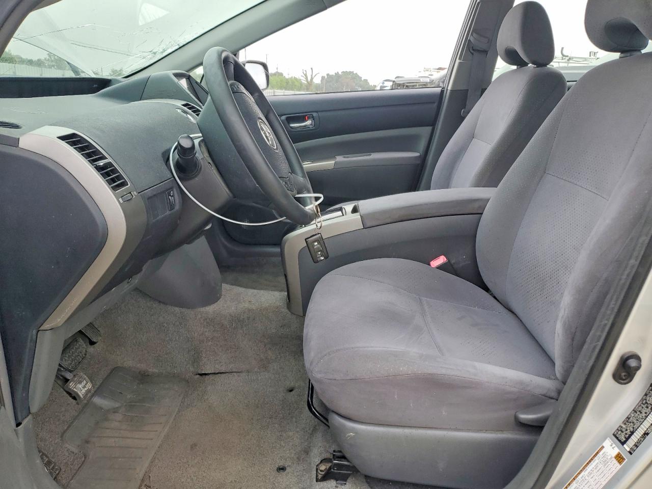 2006 Toyota Prius Base Серебряный vin: JTDKB20U563174400