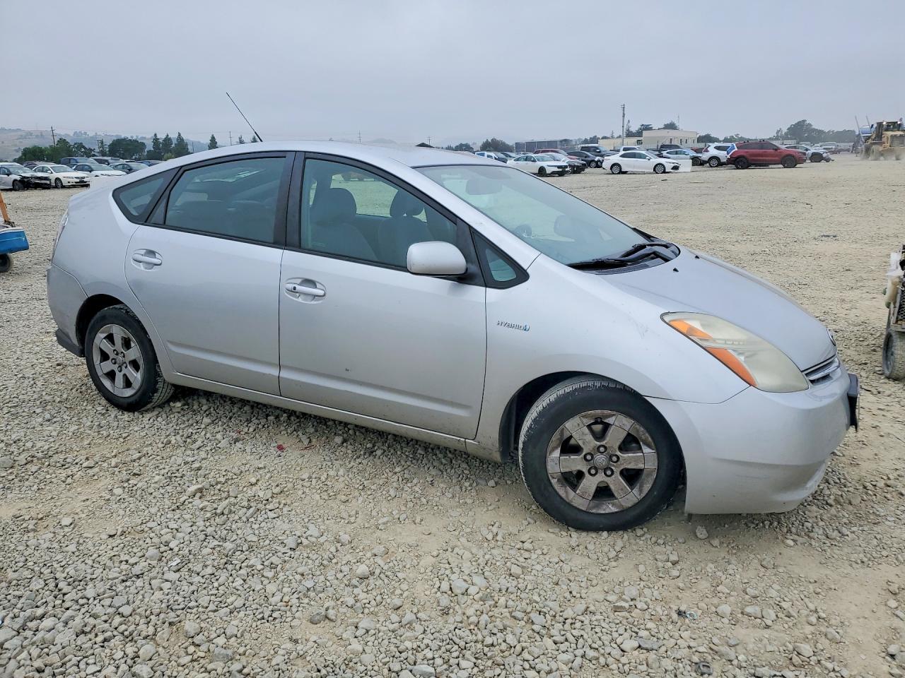 2006 Toyota Prius Base Серебряный vin: JTDKB20U563174400