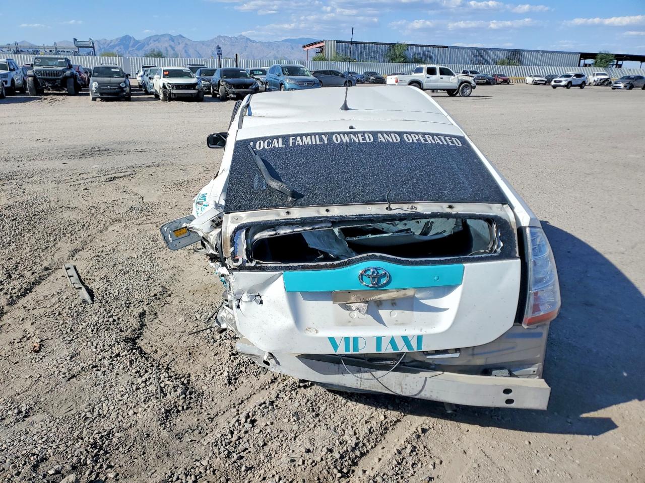 2006 Toyota Prius Base Белый vin: JTDKB20U567500995