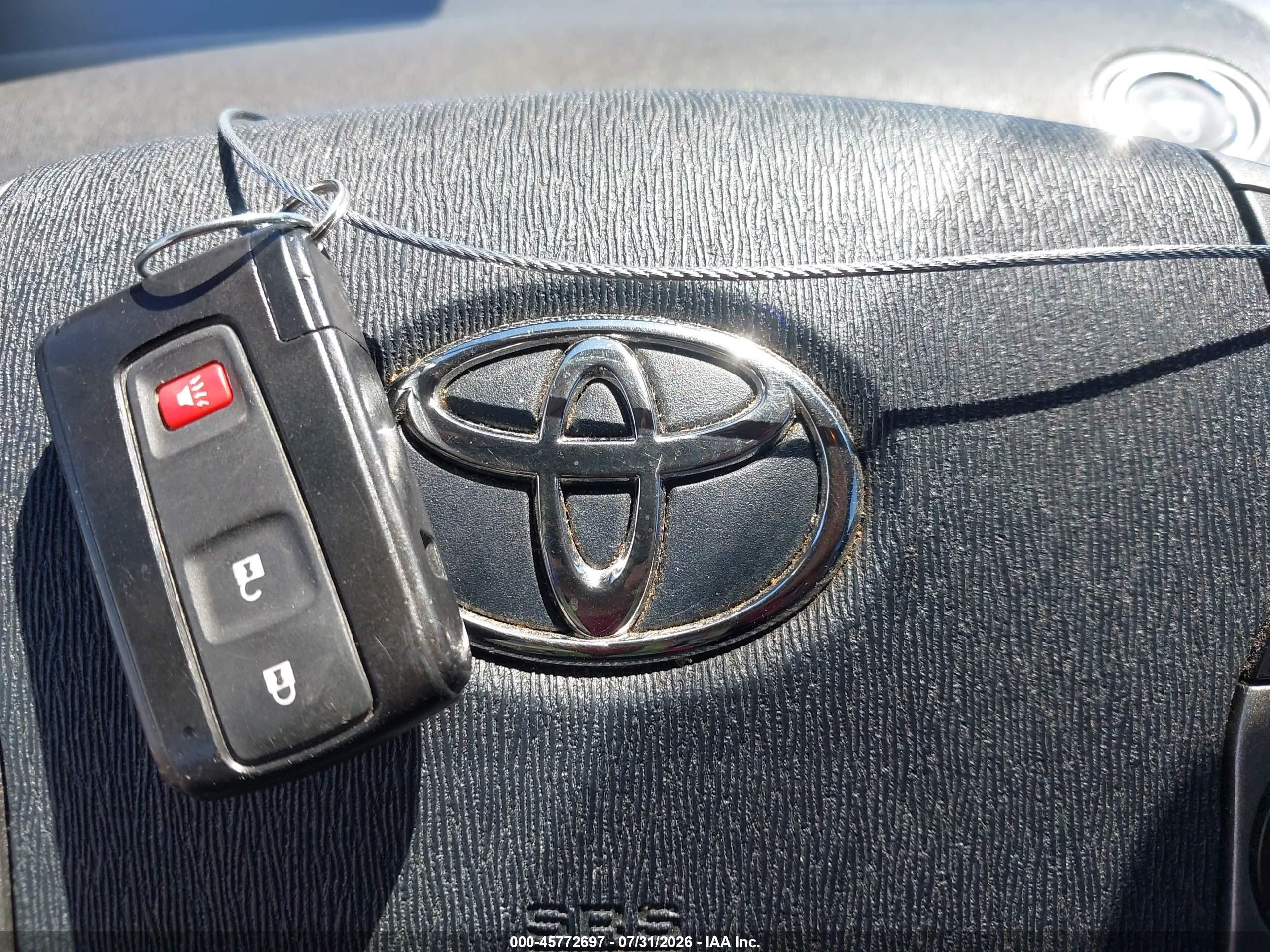 2006 Toyota Prius   Silver vin: JTDKB20U567502715