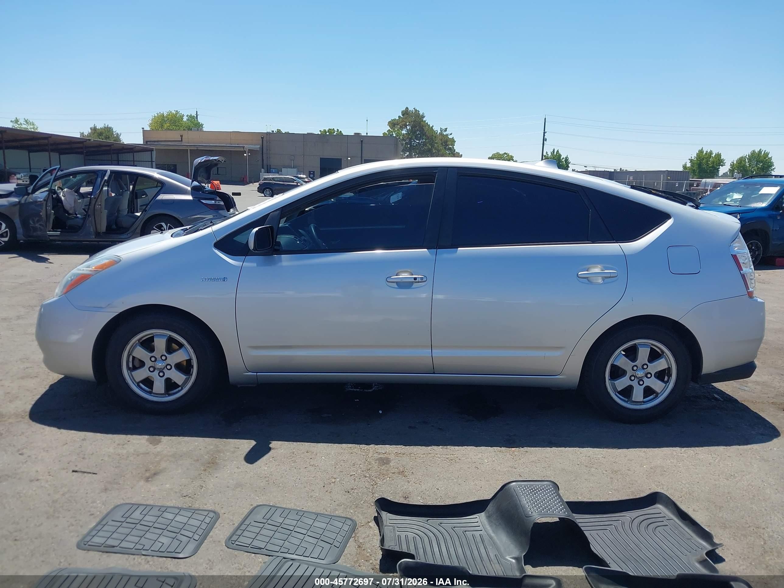 2006 Toyota Prius   Silver vin: JTDKB20U567502715