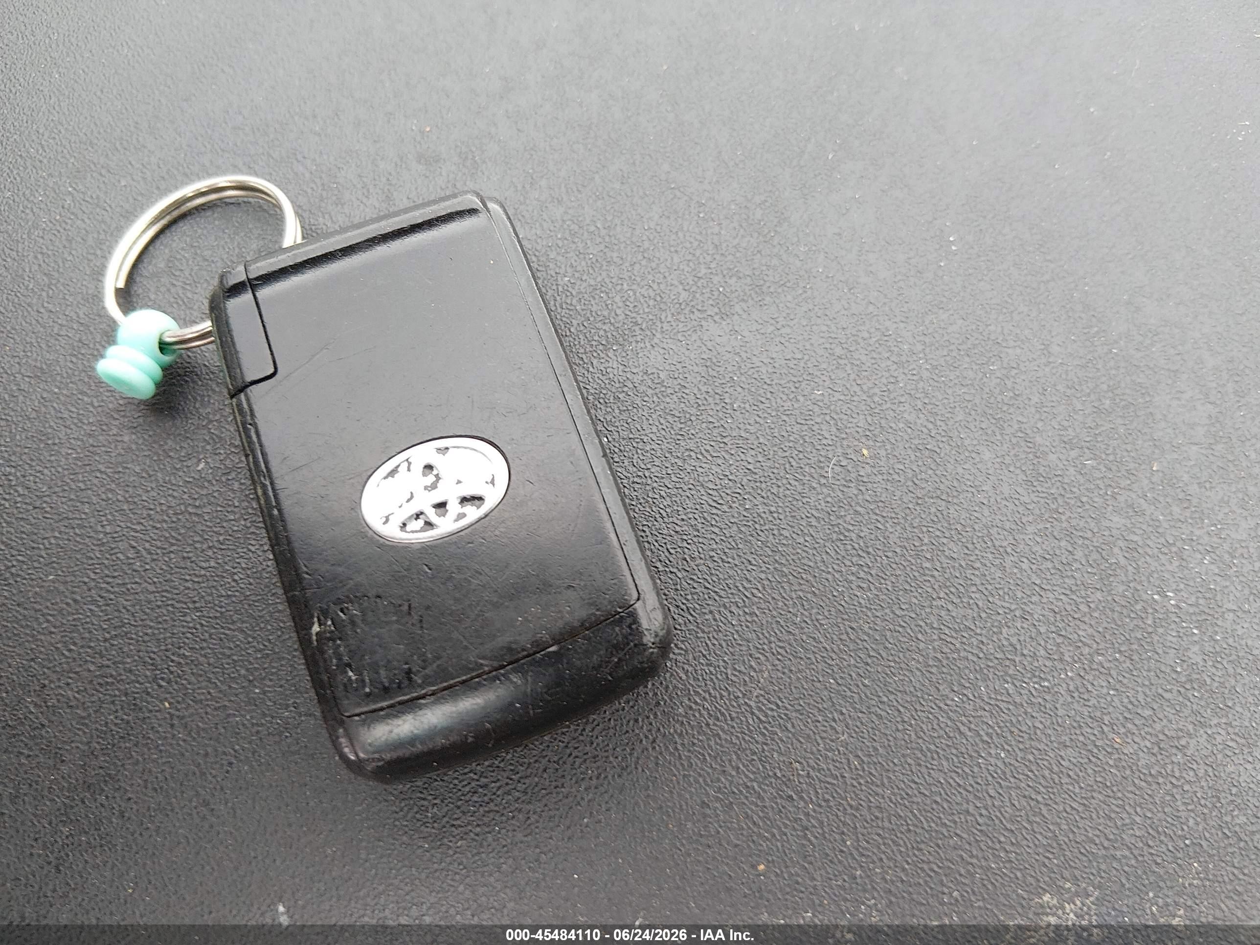 2006 Toyota Prius   Silver vin: JTDKB20U567536749