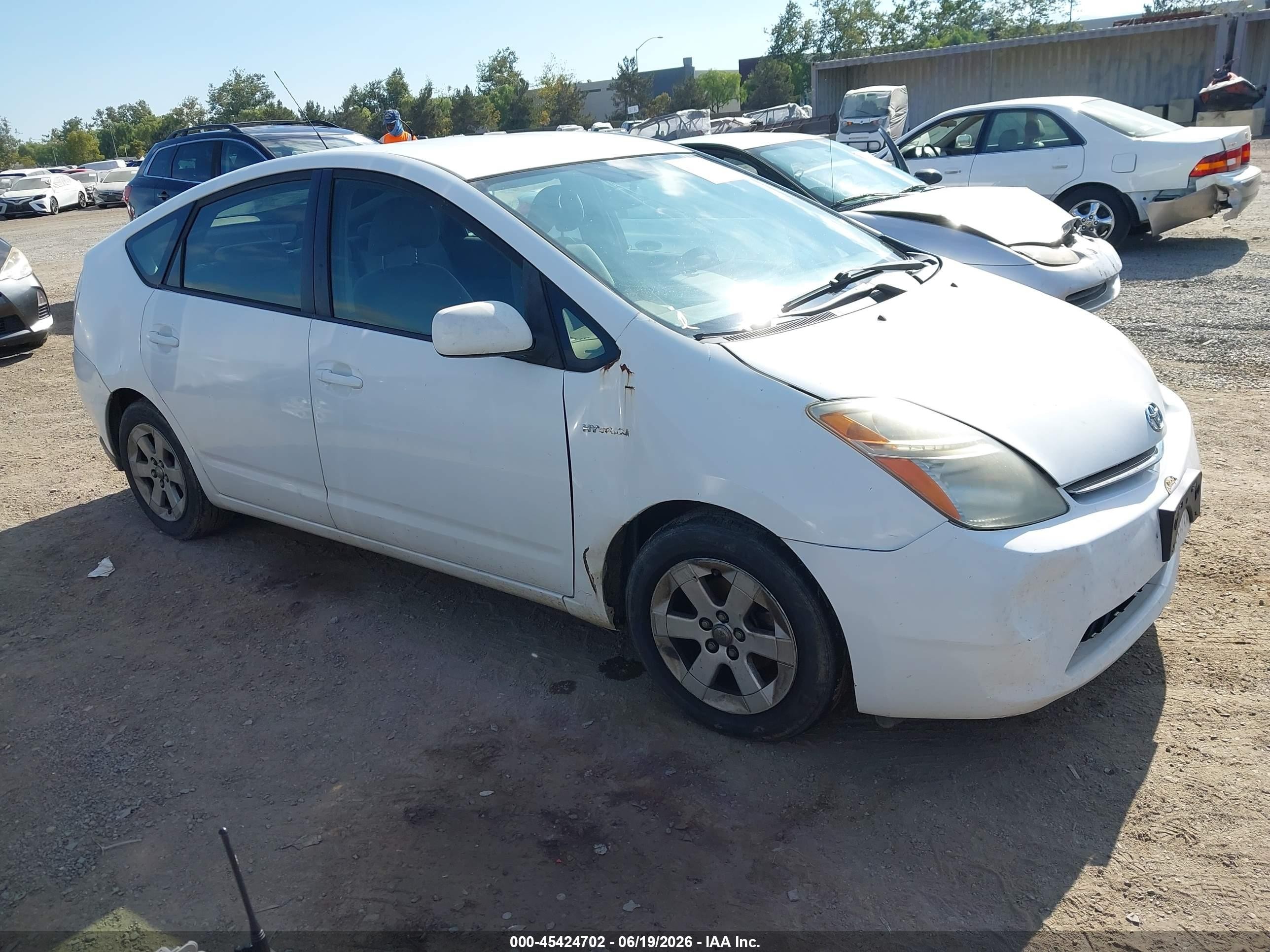 2007 Toyota Prius   White vin: JTDKB20U577608258