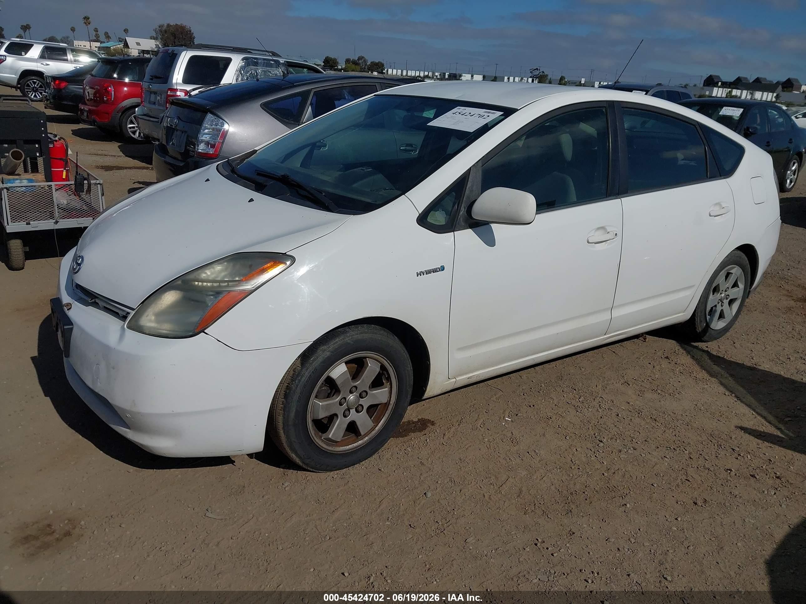 2007 Toyota Prius   Белый vin: JTDKB20U577608258