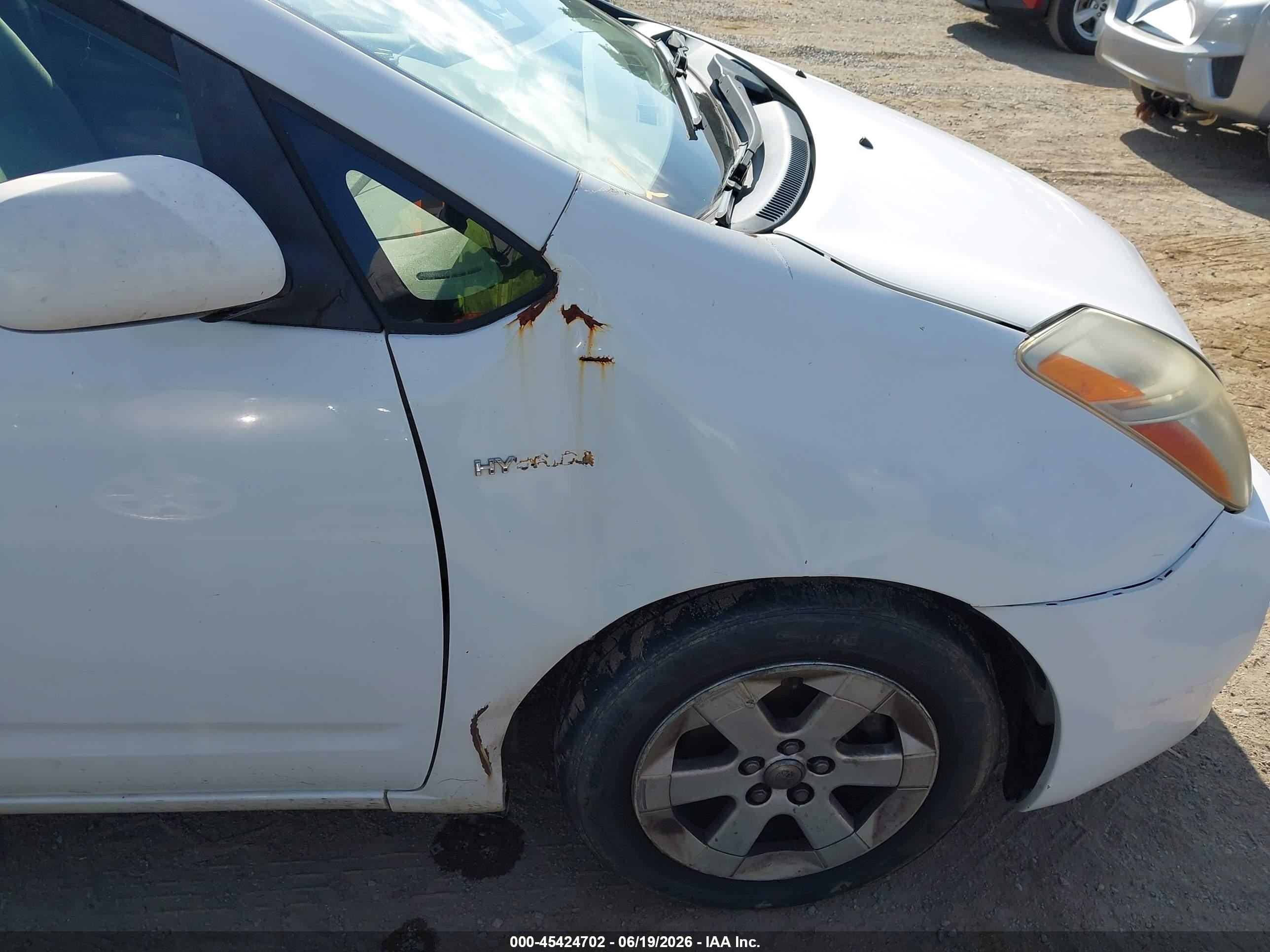 2007 Toyota Prius   Белый vin: JTDKB20U577608258