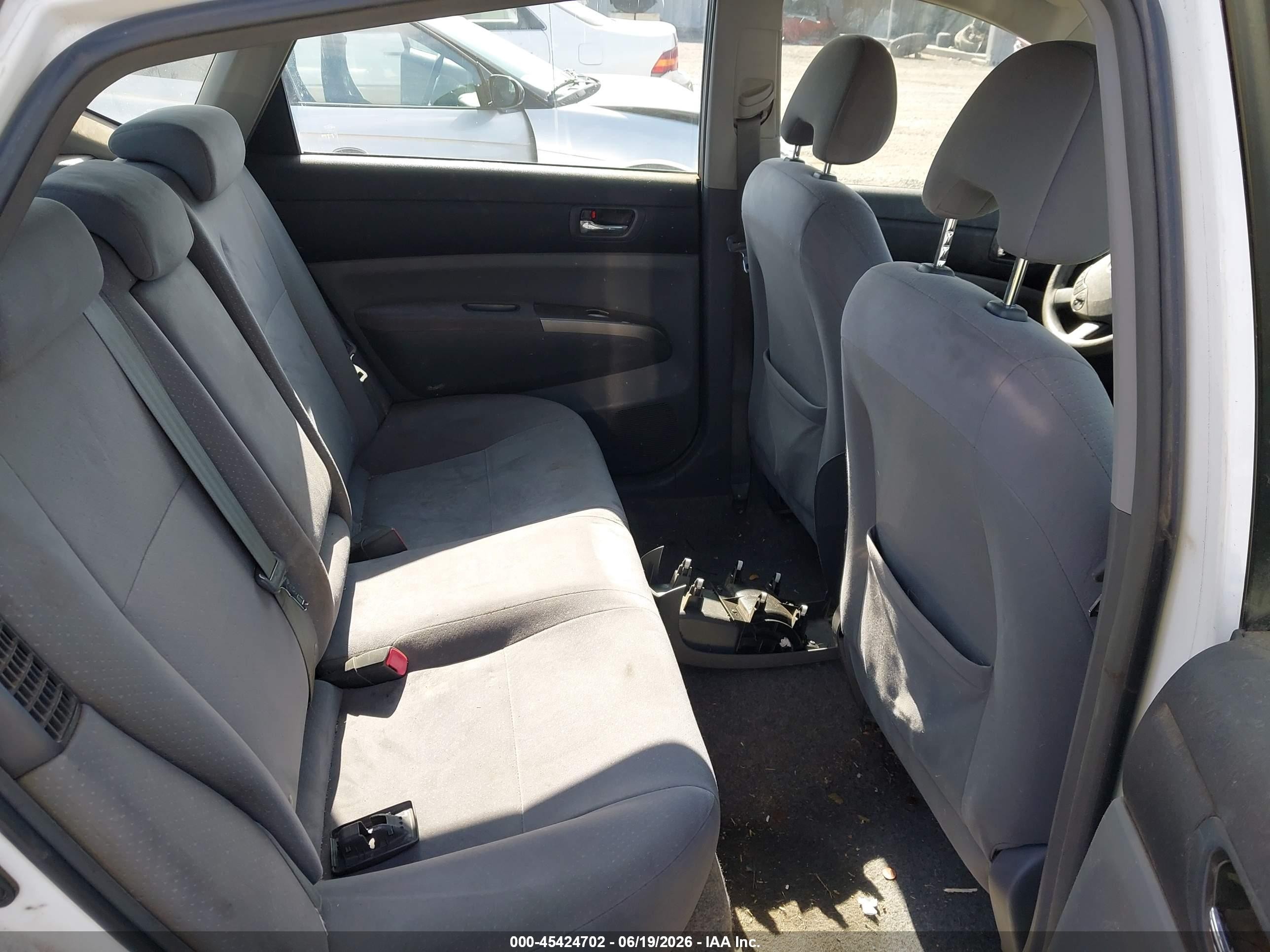 2007 Toyota Prius   Белый vin: JTDKB20U577608258