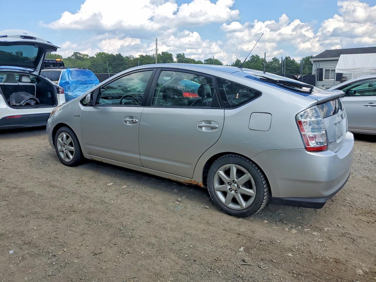 2007 Toyota Prius Base Silver vin: JTDKB20U577677970