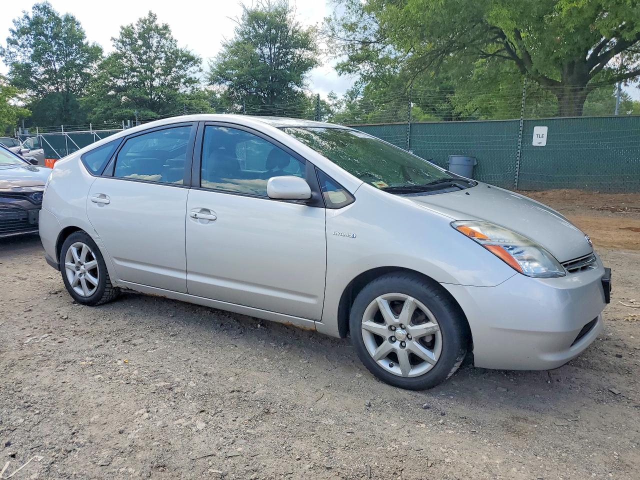 2007 Toyota Prius Base Silver vin: JTDKB20U577677970