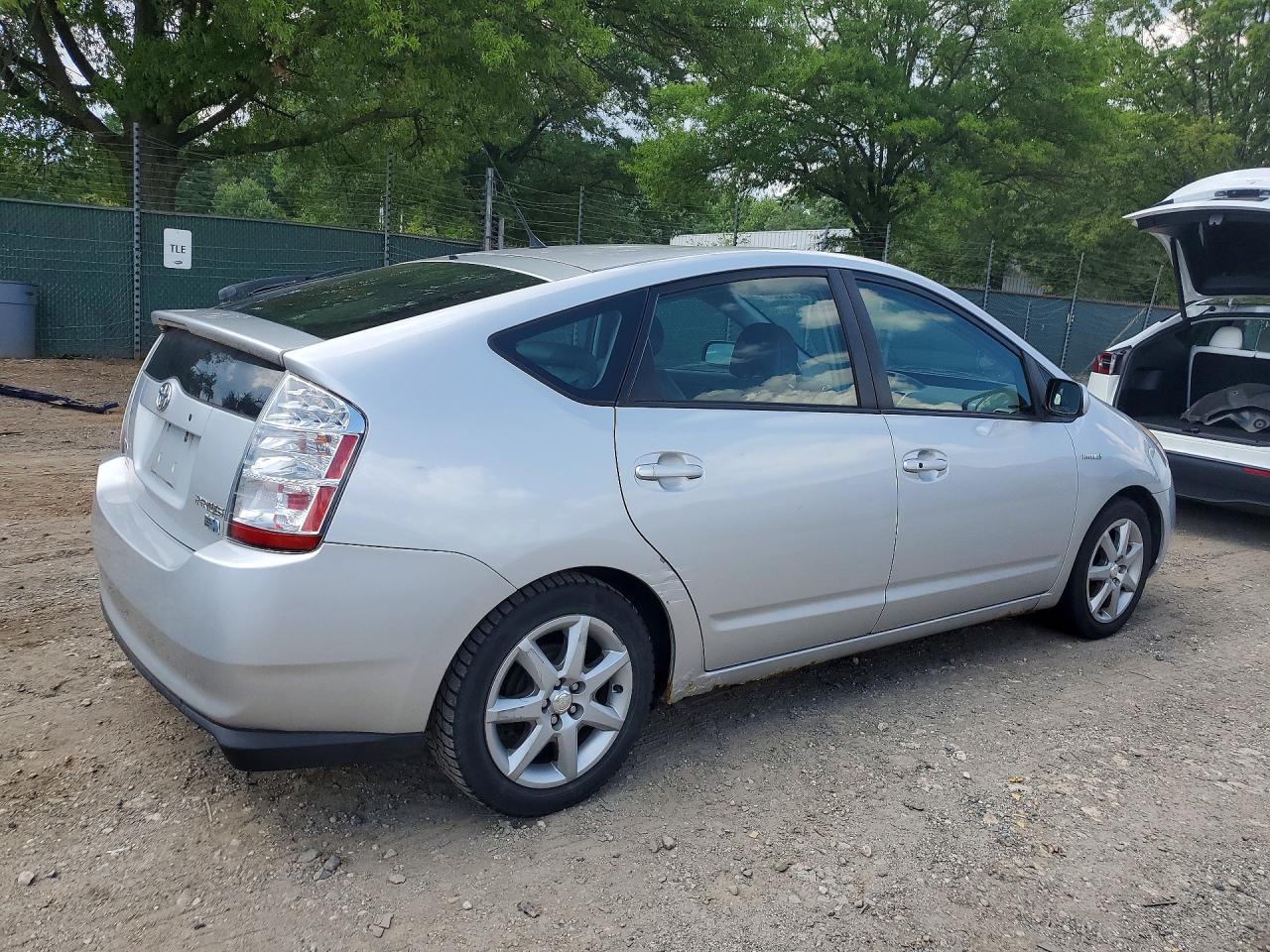 2007 Toyota Prius Base Silver vin: JTDKB20U577677970