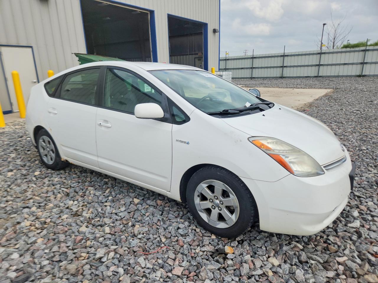 2007 Toyota Prius Base White vin: JTDKB20U577679203
