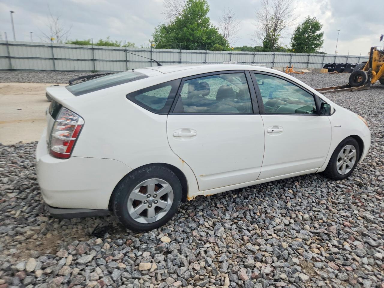 2007 Toyota Prius Base White vin: JTDKB20U577679203