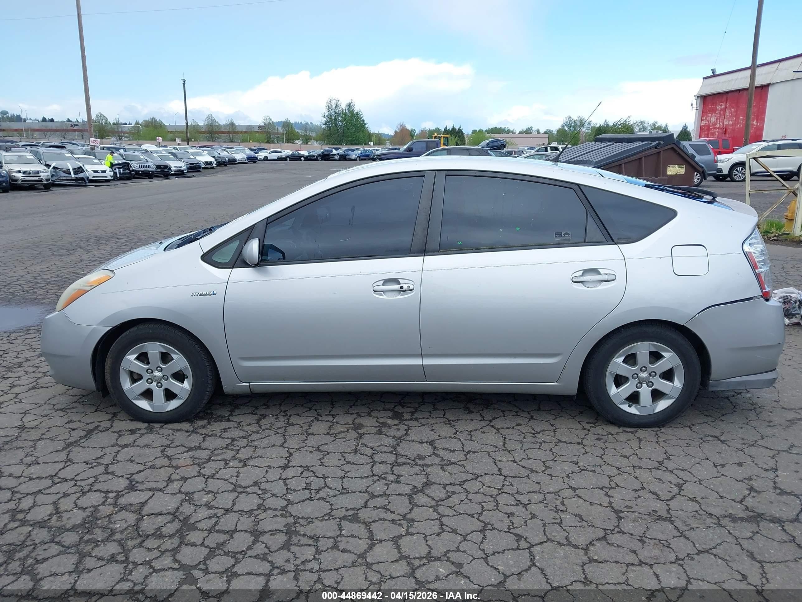 2007 Toyota Prius Silver vin: JTDKB20U577682909