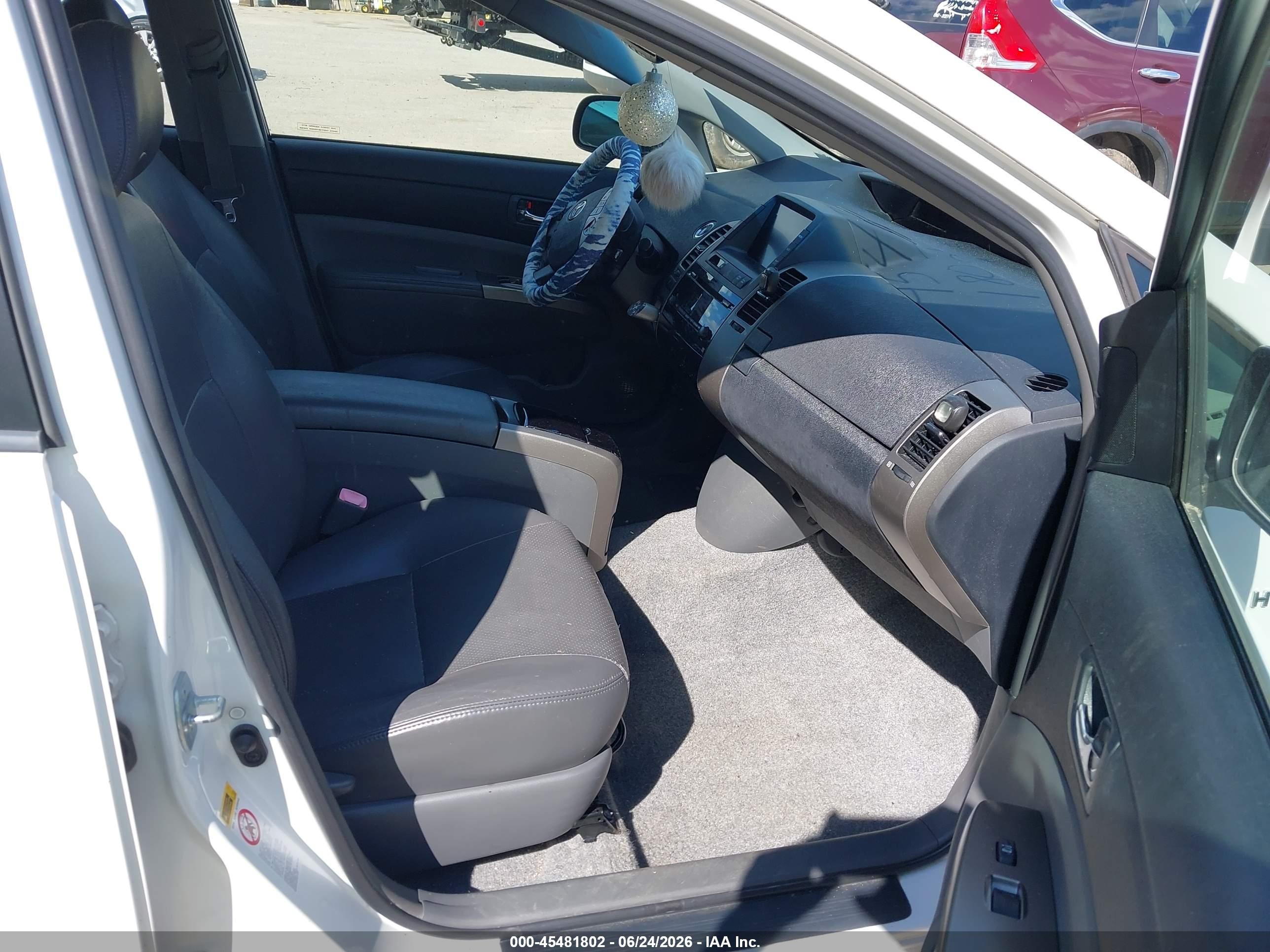 2008 Toyota Prius   White vin: JTDKB20U583358769