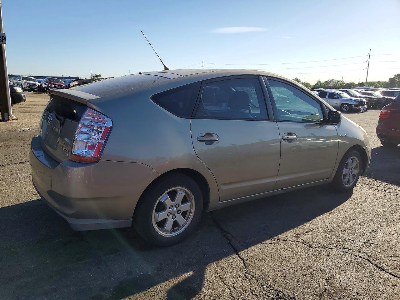 2008 Toyota Prius Base Gold vin: JTDKB20U587708328