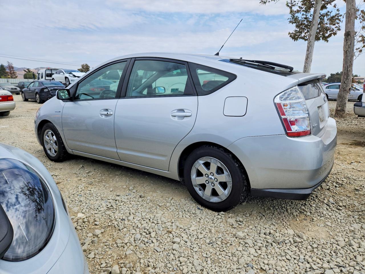 2008 Toyota Prius Base Silver vin: JTDKB20U587731866