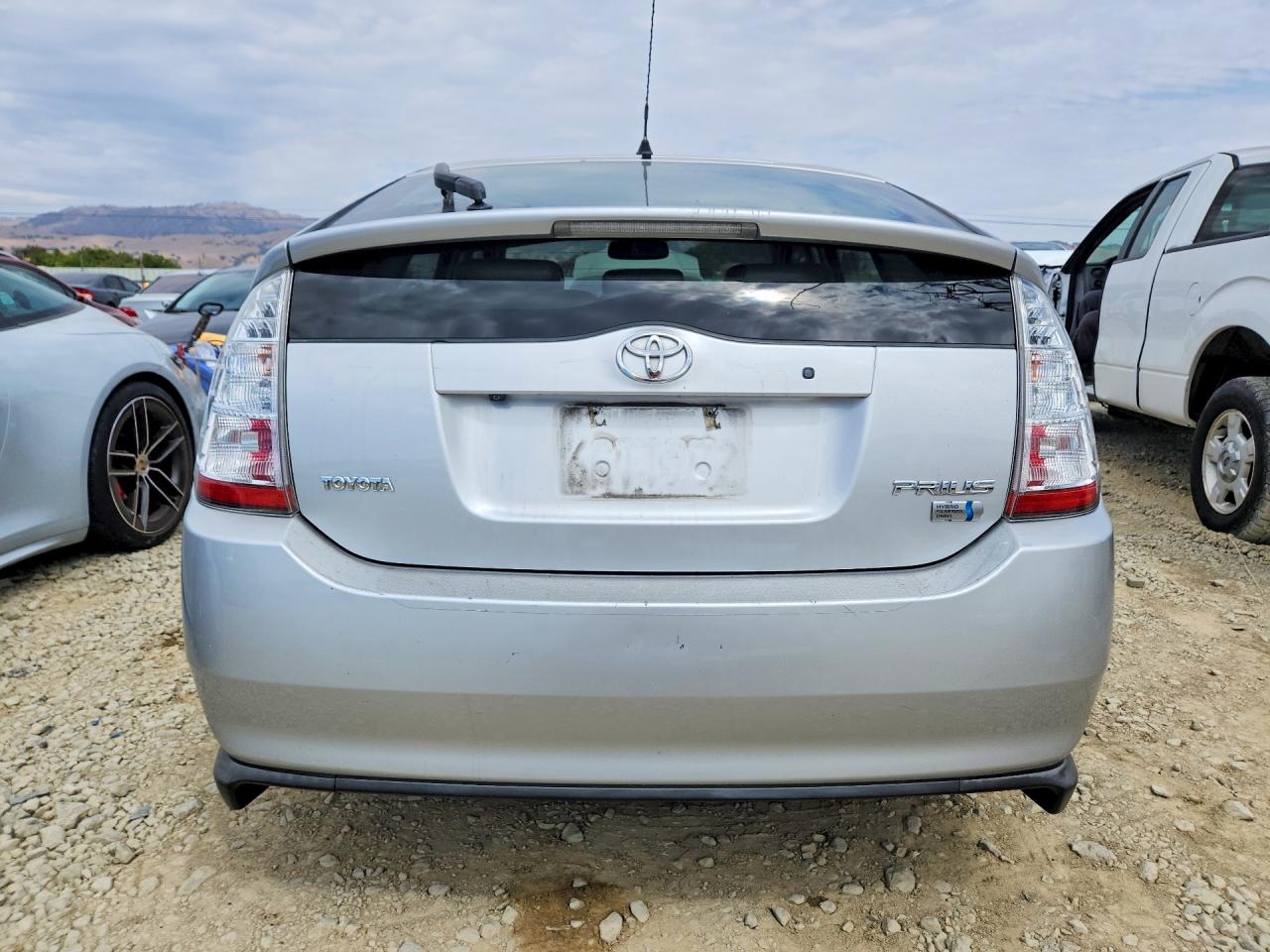 2008 Toyota Prius Base Silver vin: JTDKB20U587731866