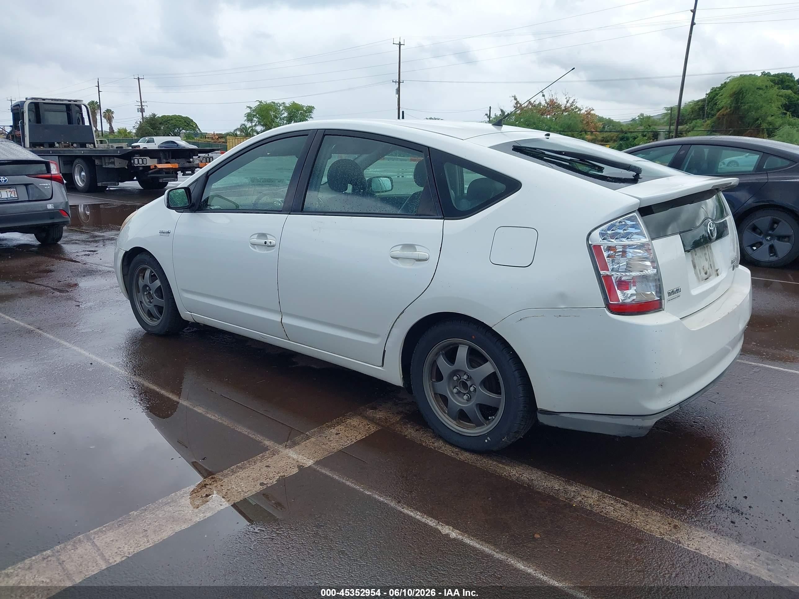 2008 Toyota Prius Touring White vin: JTDKB20U587796751