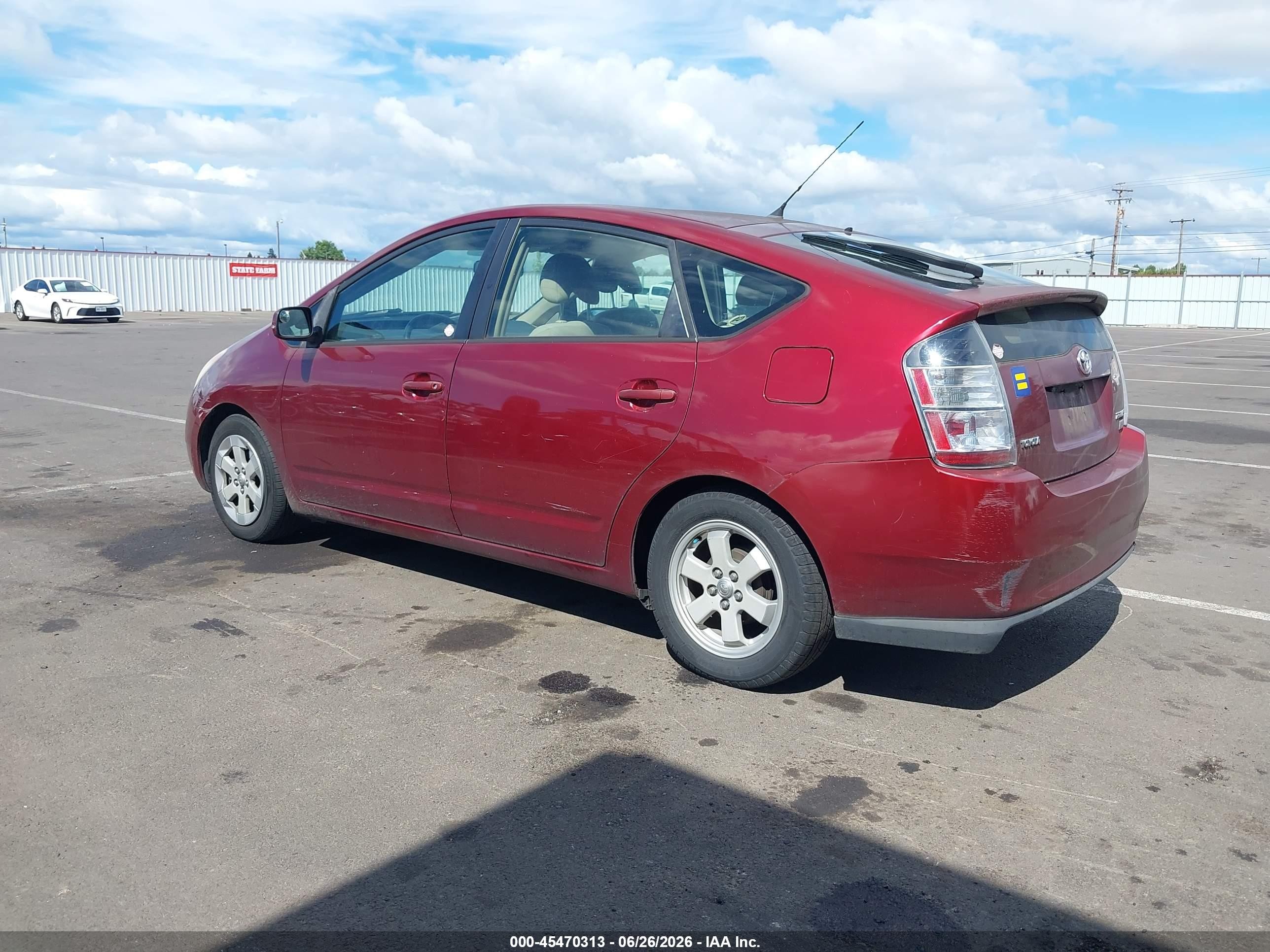 2004 Toyota Prius   Red vin: JTDKB20U640035987