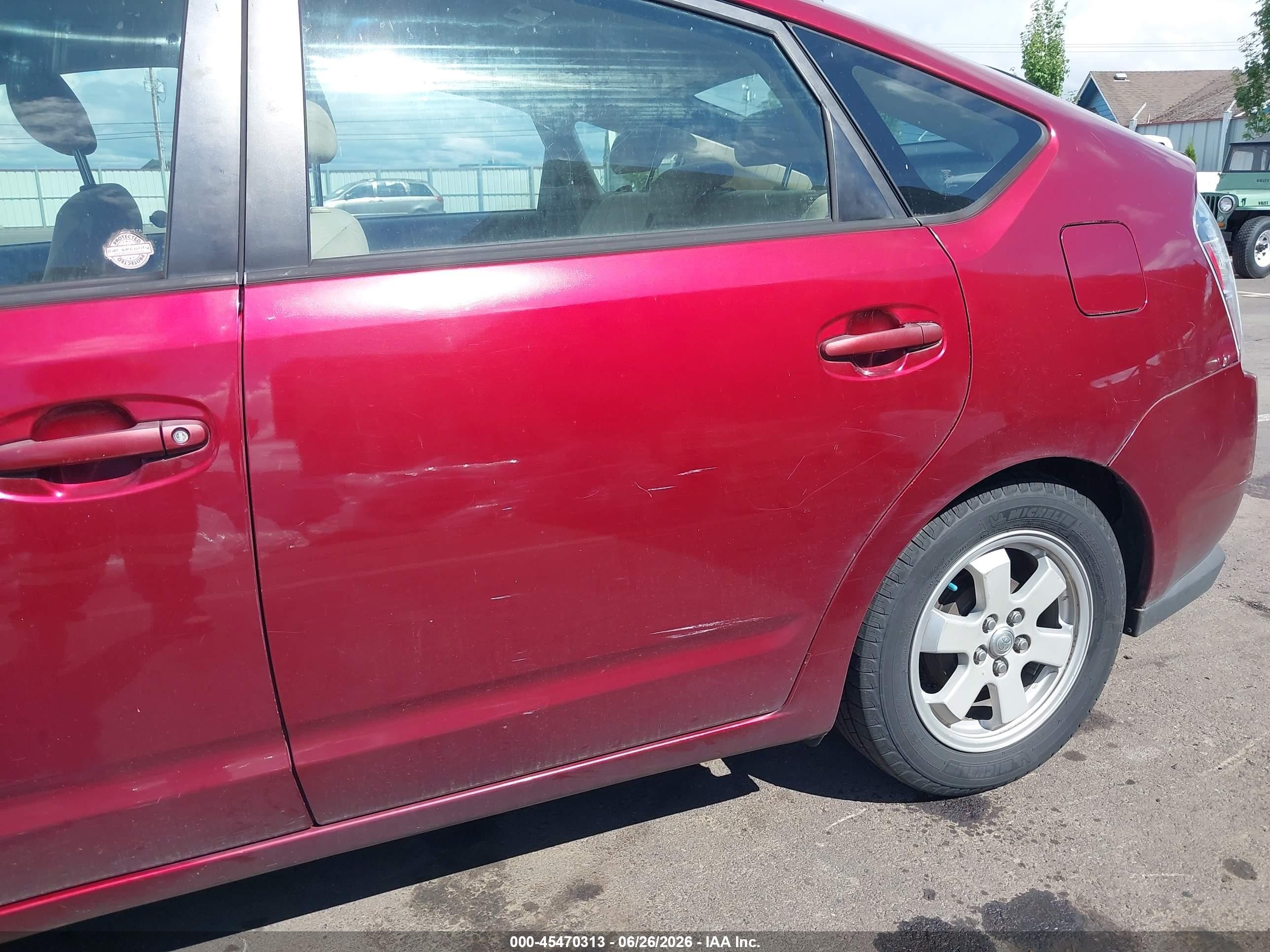 2004 Toyota Prius   Red vin: JTDKB20U640035987