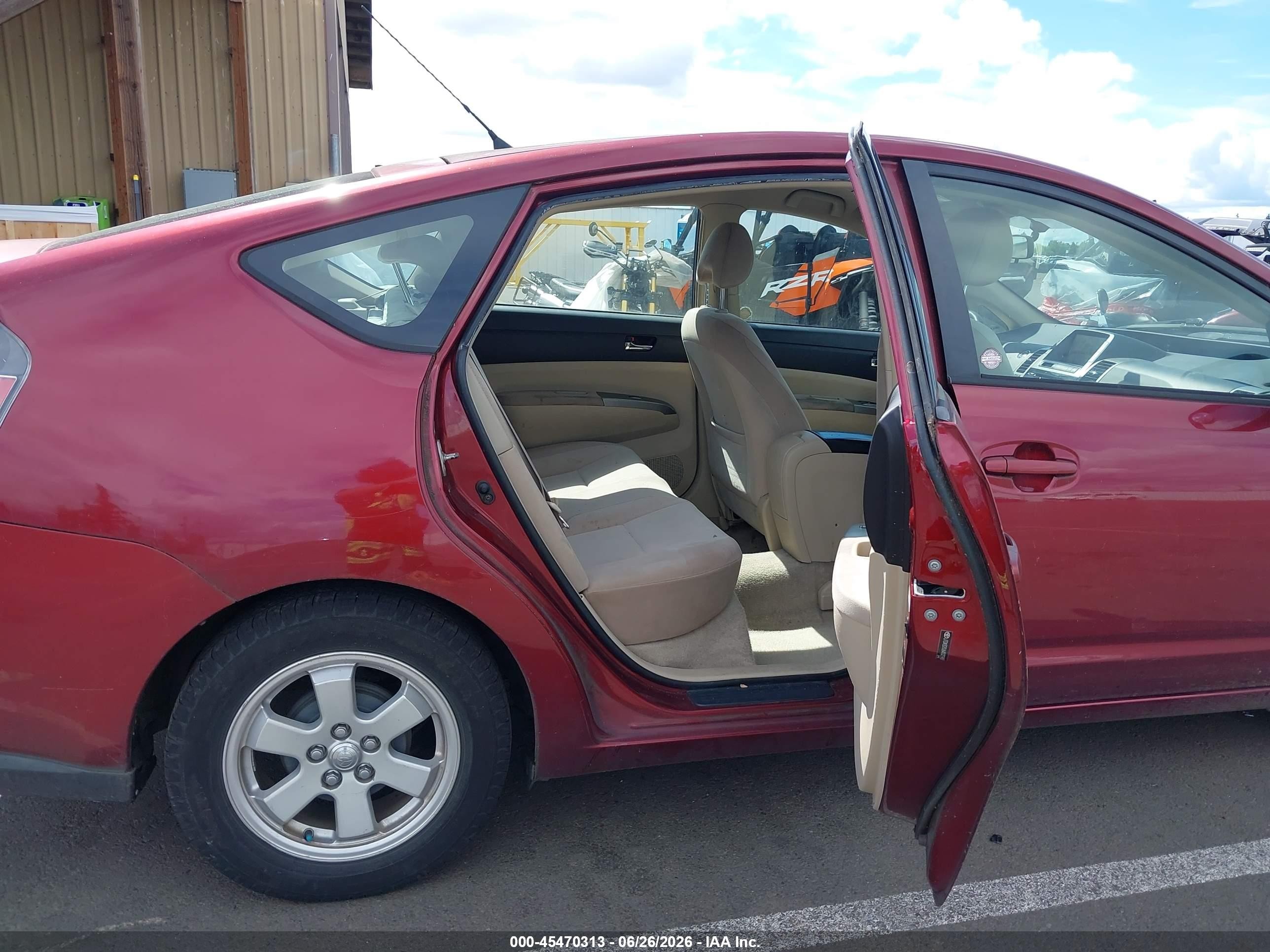 2004 Toyota Prius   Red vin: JTDKB20U640035987