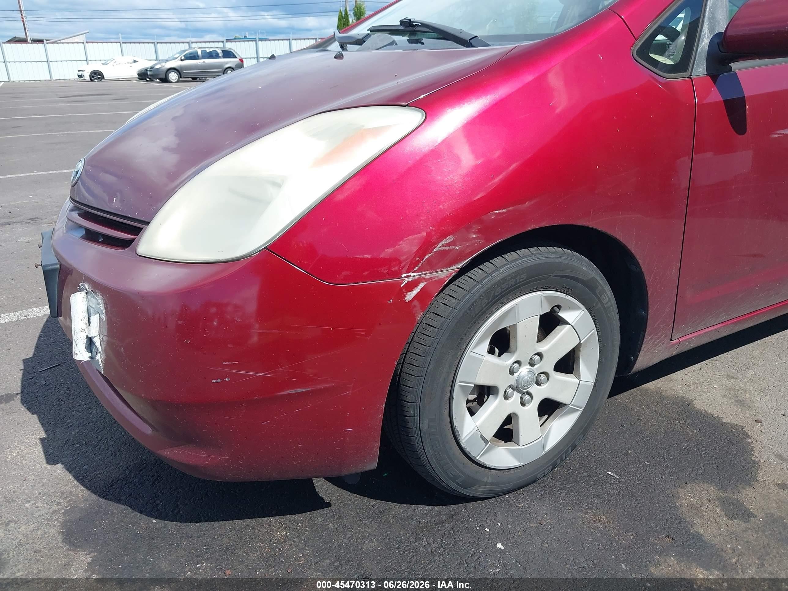 2004 Toyota Prius   Red vin: JTDKB20U640035987